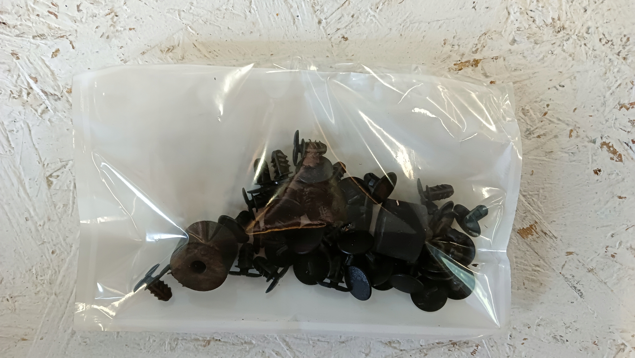 CHRYSLER 200 USZCZELKI MASKI PRZÓD SPINKI 2015- Producent części Chrysler OE