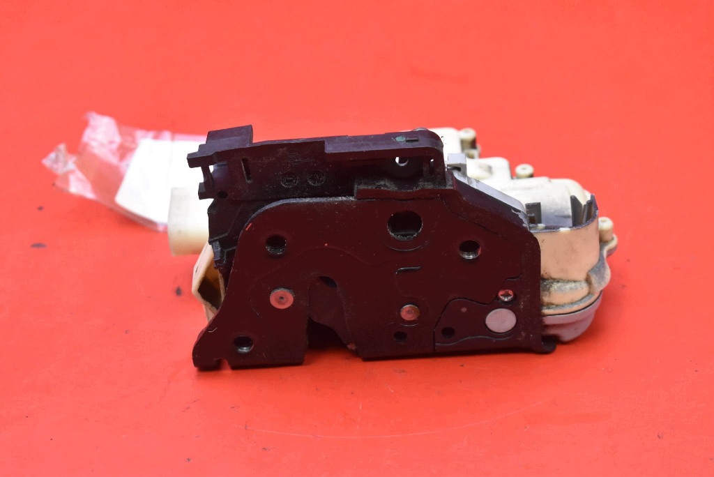 lock door left front front EU VW PASSAT B6 sedan 05-10