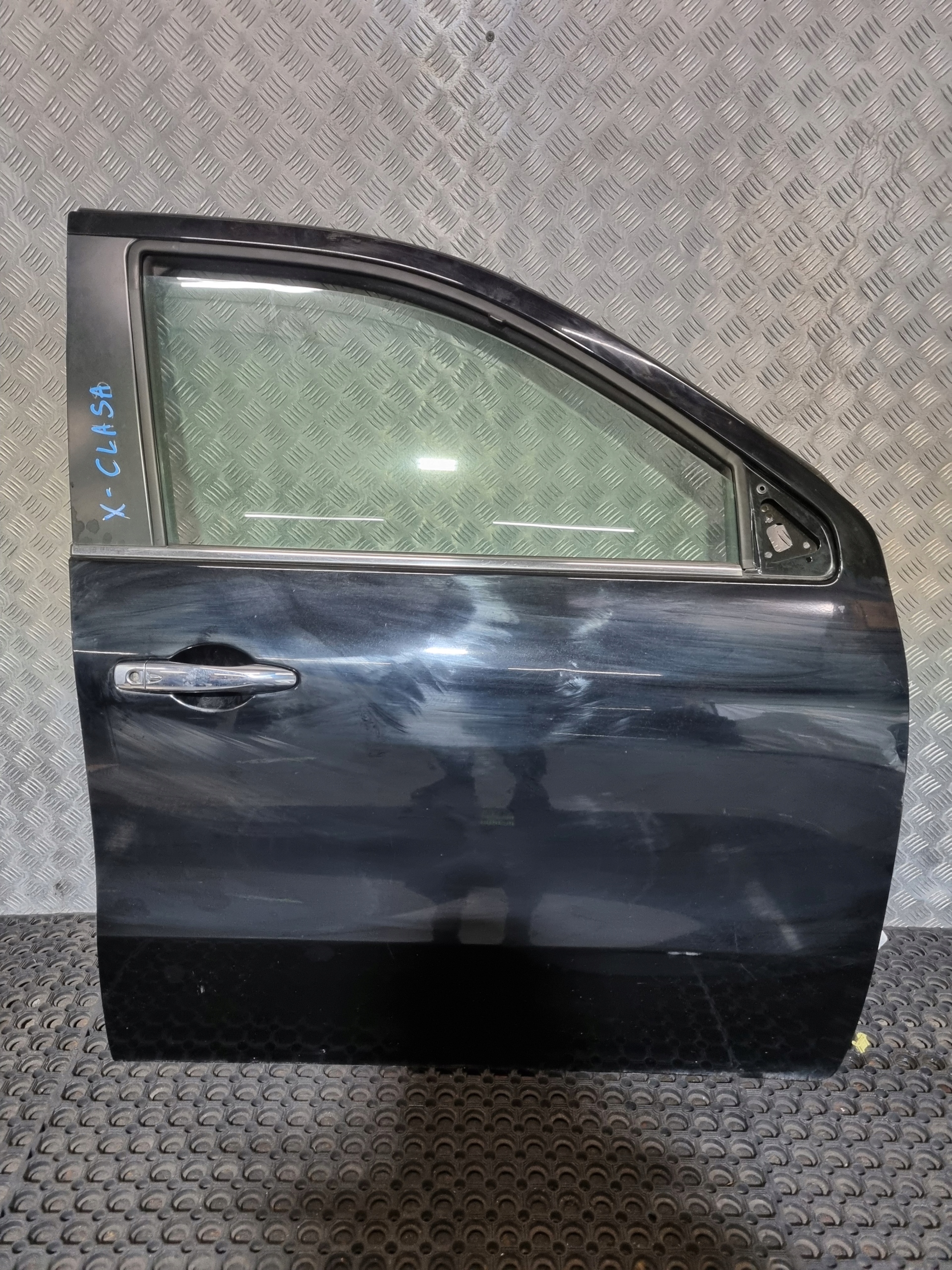 MERCEDES X-KLASA X470 DRZWI PRAWE PRZEDNIE