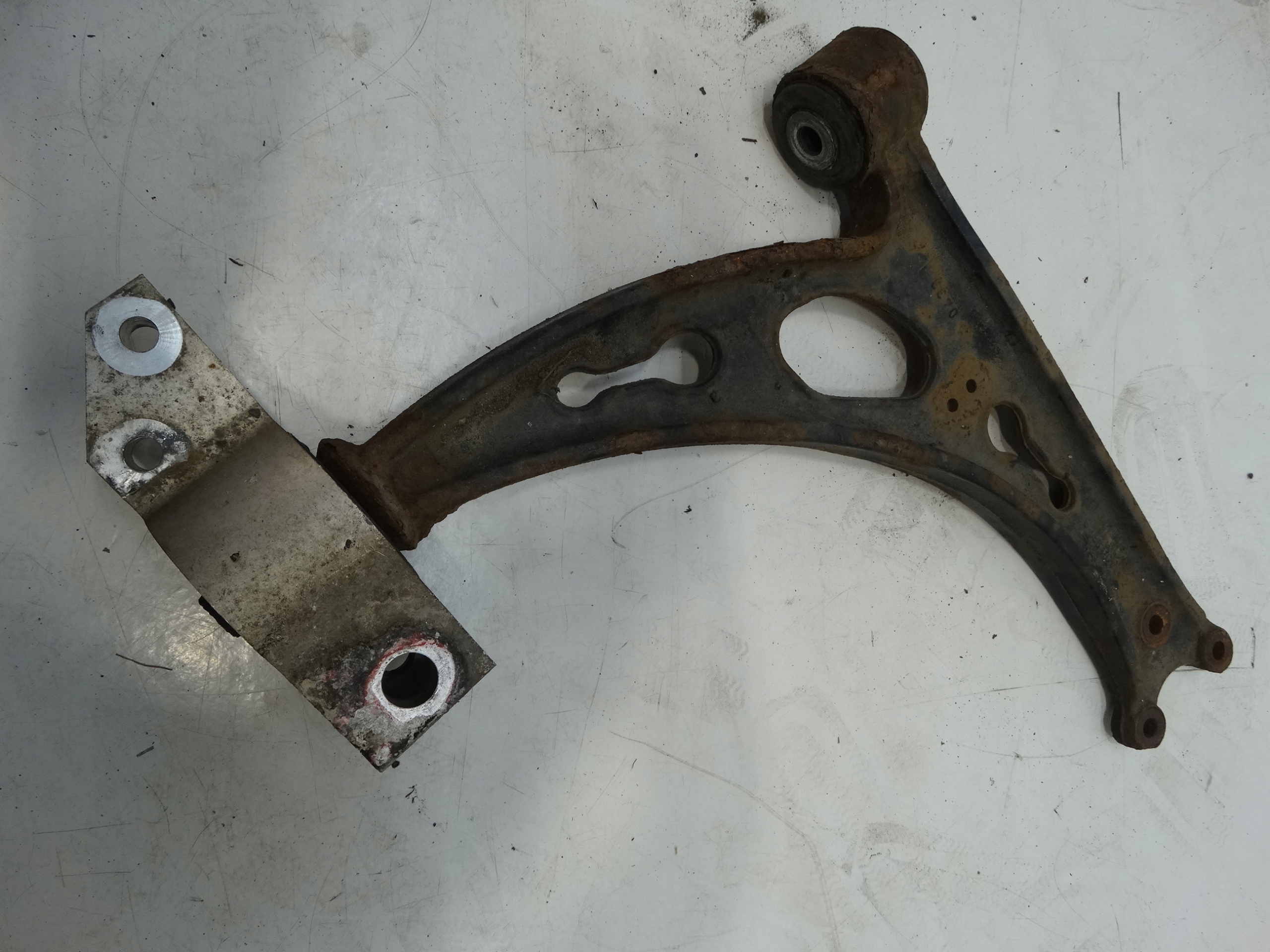 arm lower right front VW TOURAN AUDI A3 8P 1K0199296G