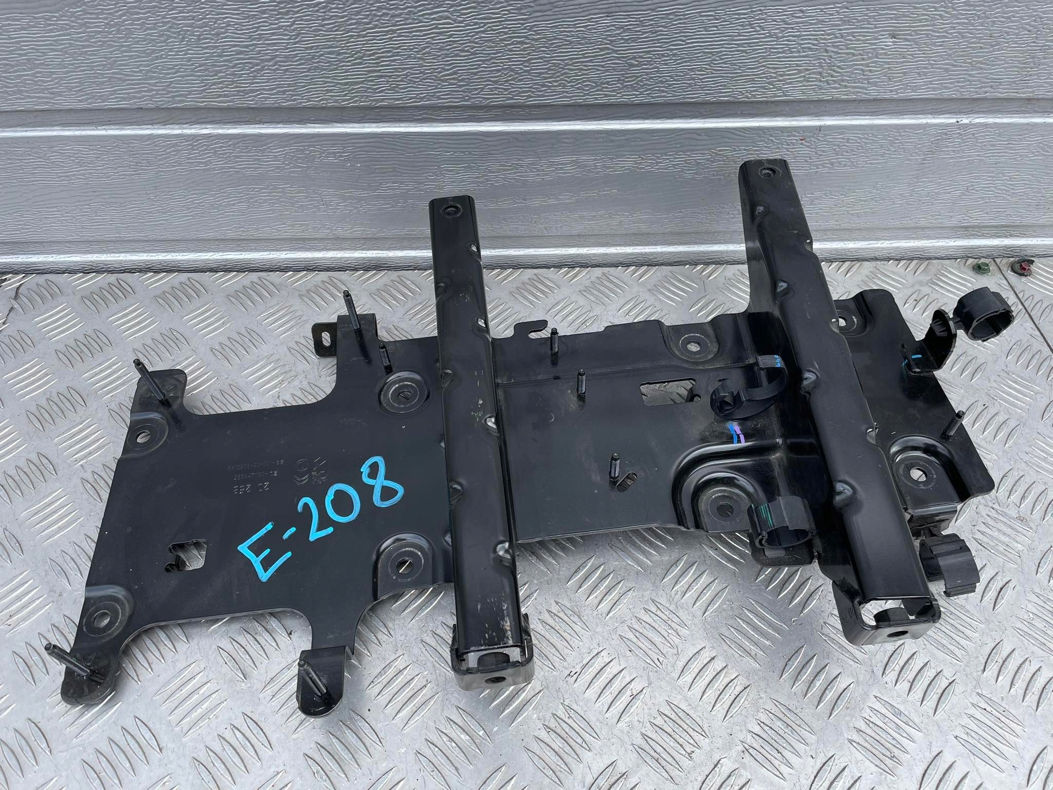 9834471180 - PEUGEOT 208 II АКУМУЛЯТОРНА БАЗА E-208