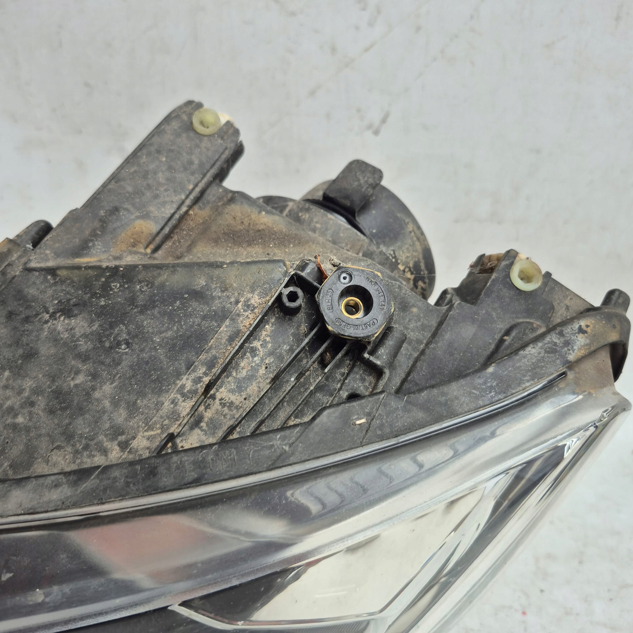 VW UP LIFT 16-23 light front front left
