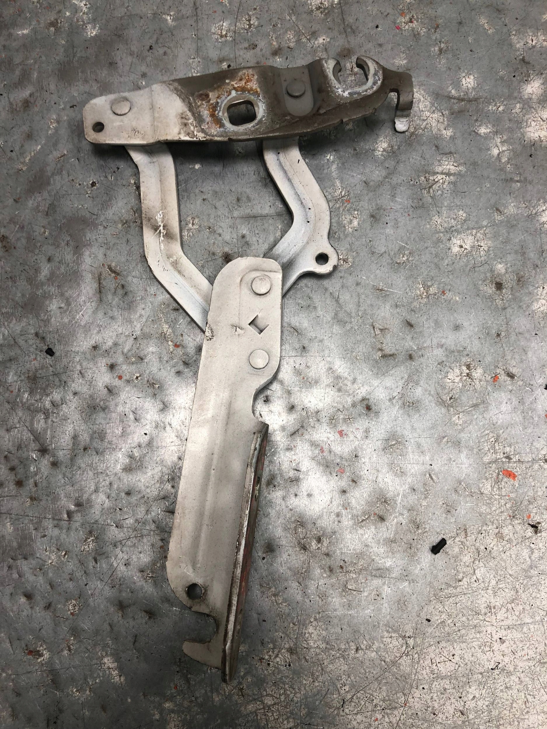 hinge bonnets left front H9 FORD FIESTA MK7 8A61-16801-AD