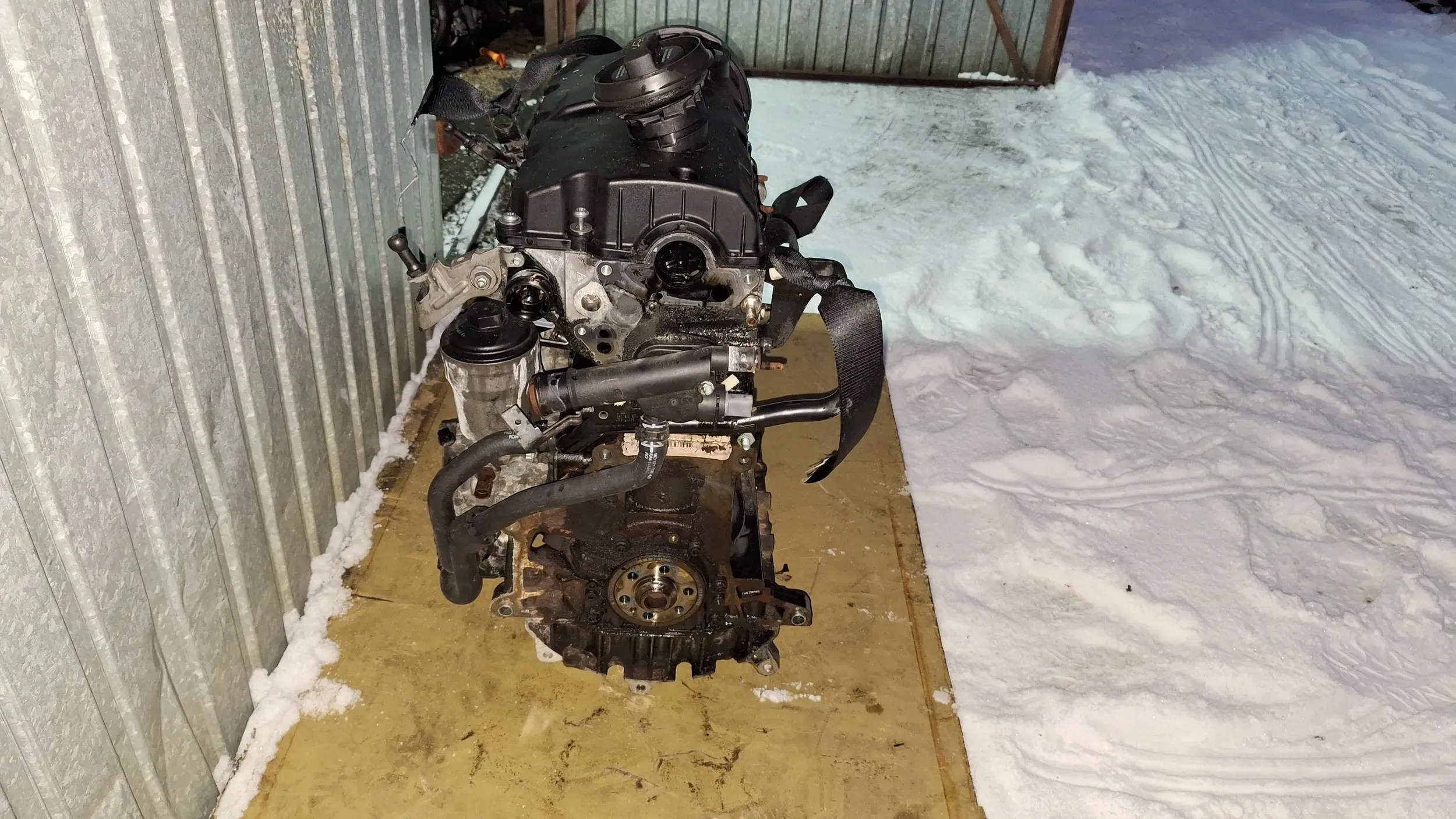 engine VW GOLF V TOURAN CADDY 2.0 SDI BDK unprotected pillar 03