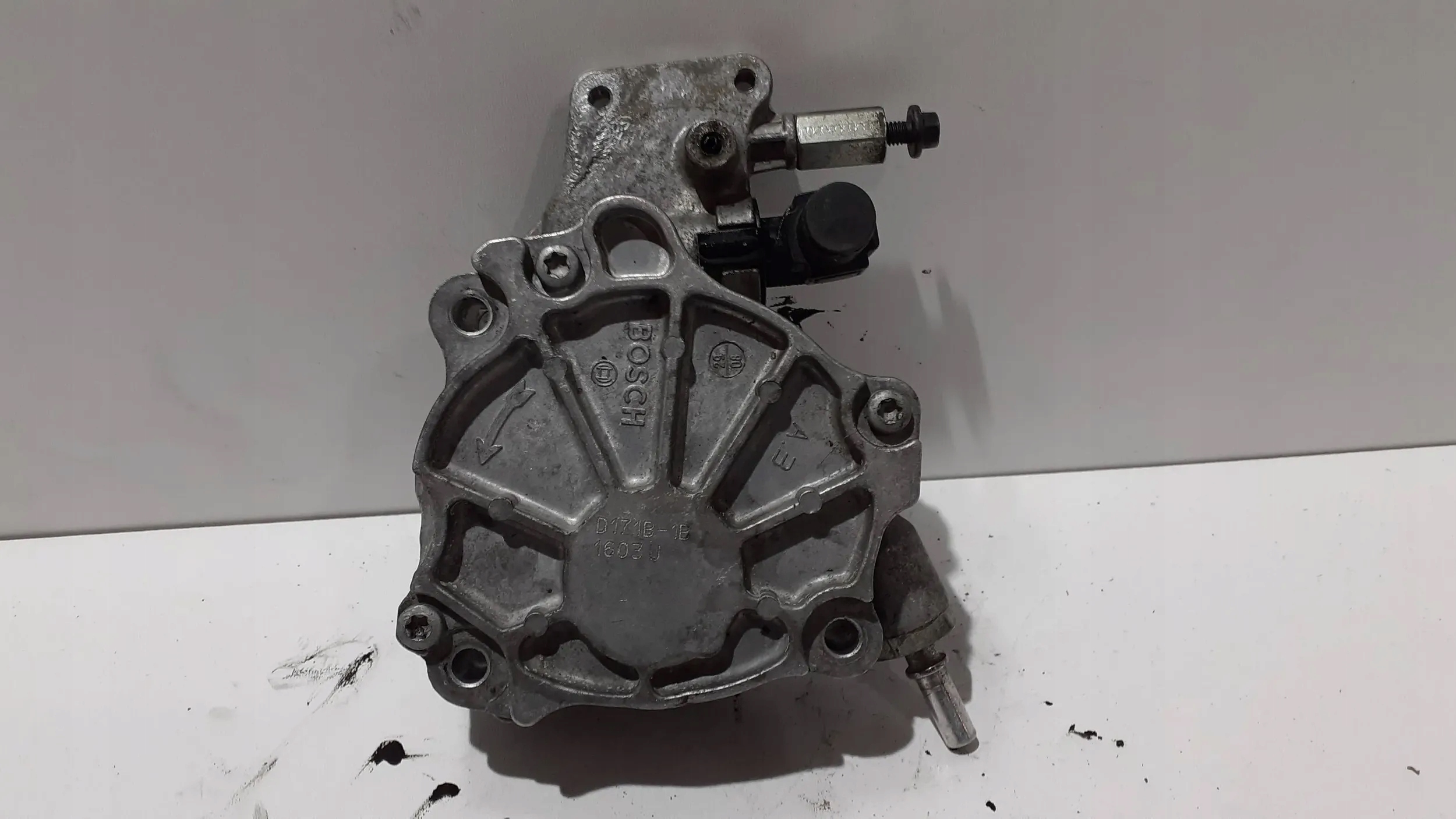 Ford OE D171B-1B насос вакум MONDEO