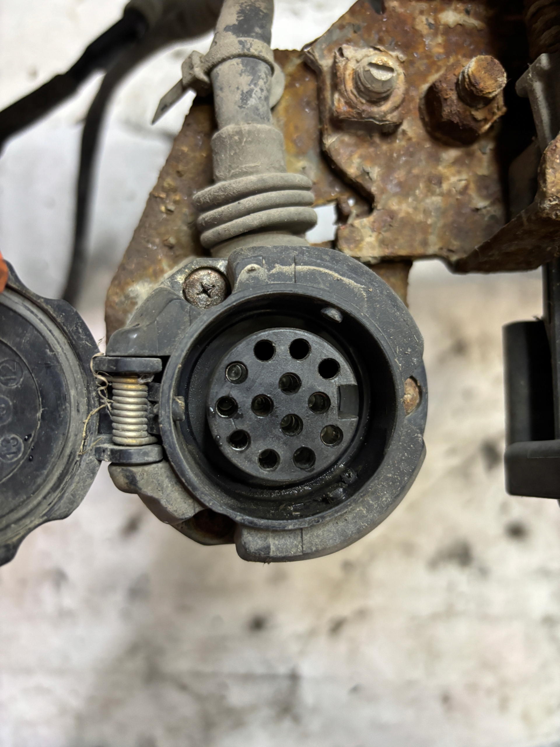 tow AL-KO OE 8E0807309D AUDI A4 B6