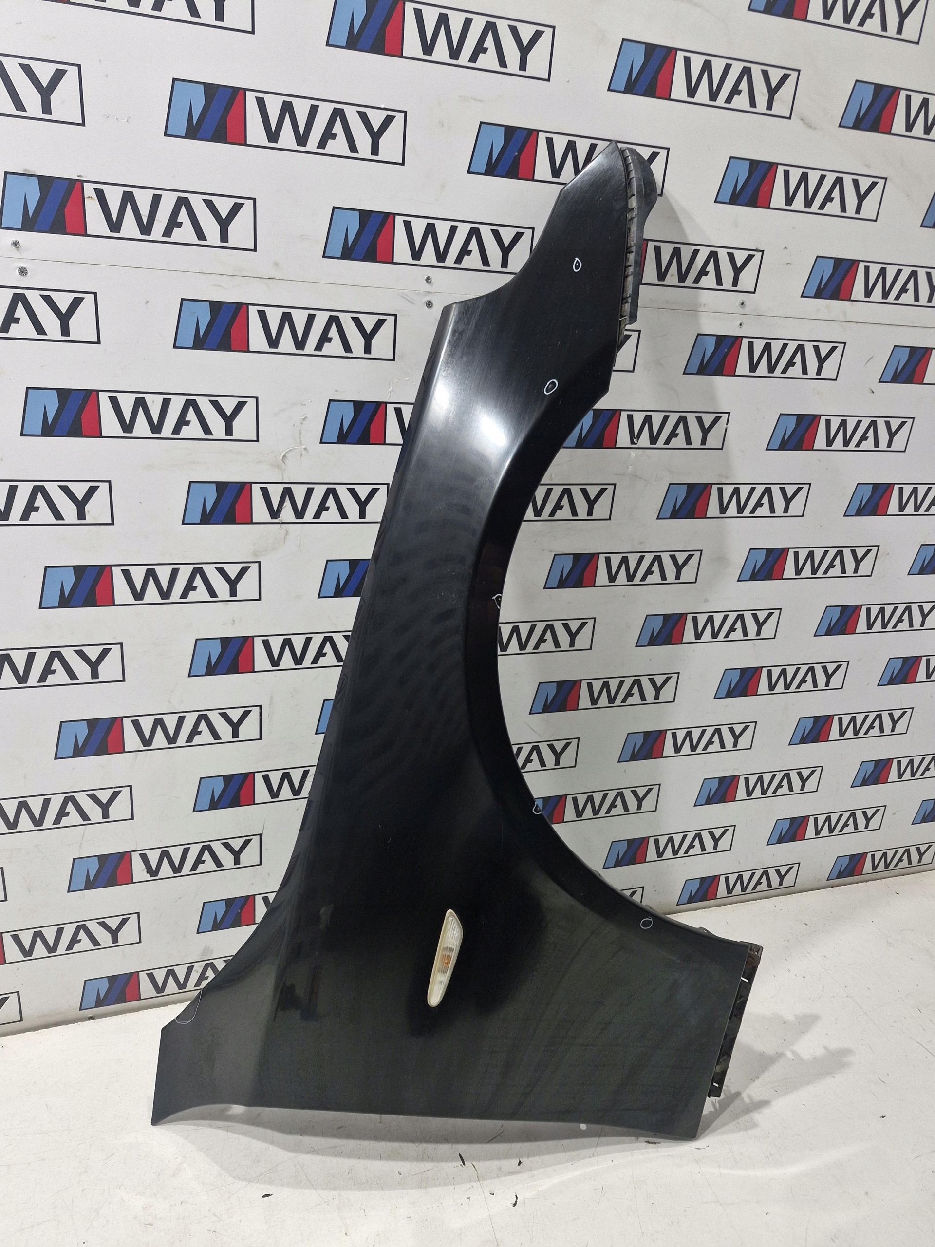 BMW E60 E61 fender right front 668 SCHWARZ II