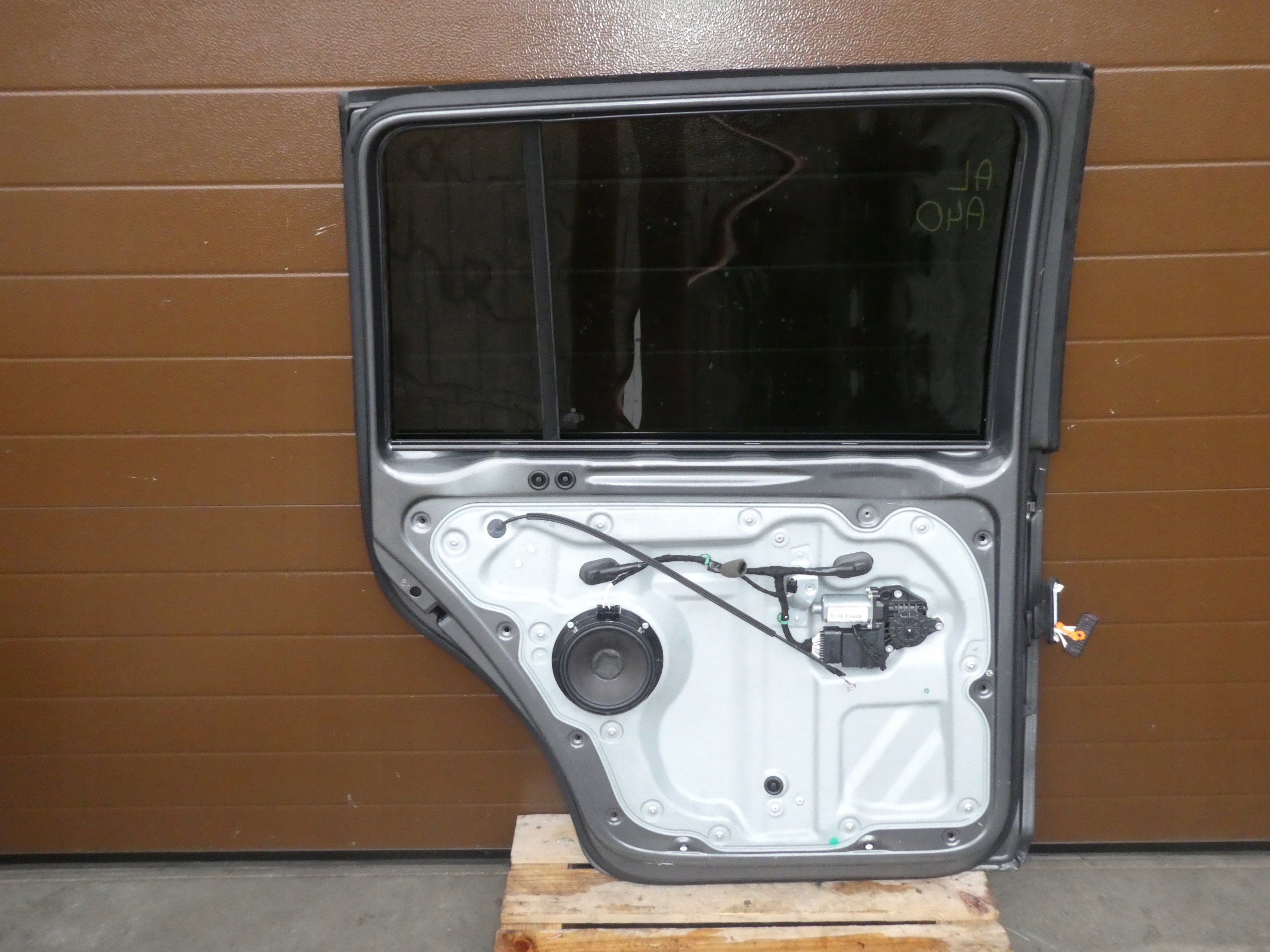 VW TOURAN LIFT rear part left door complete