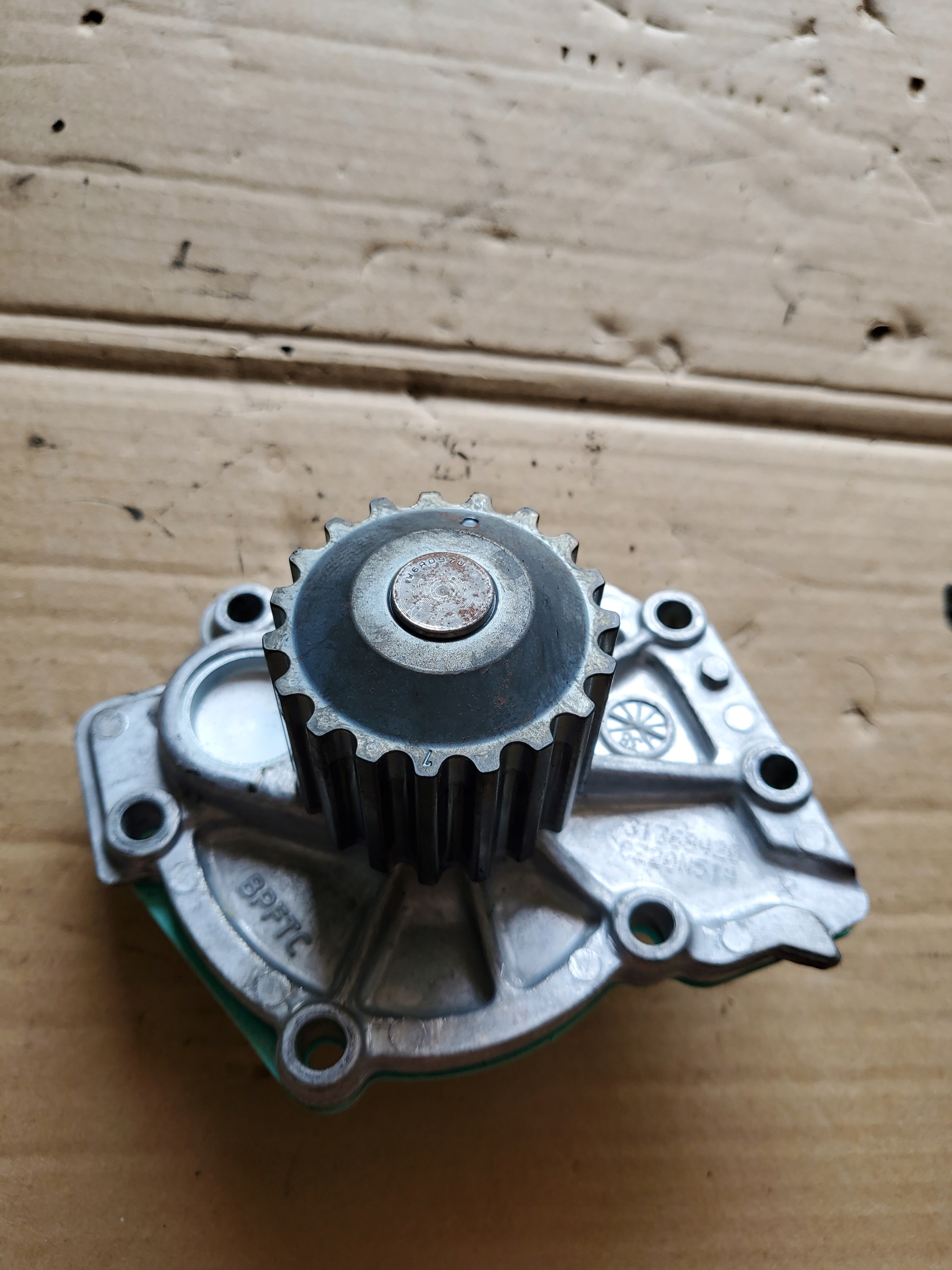 ВОДЯНИЙ НАСОС VOLVO XC90 II 31368420