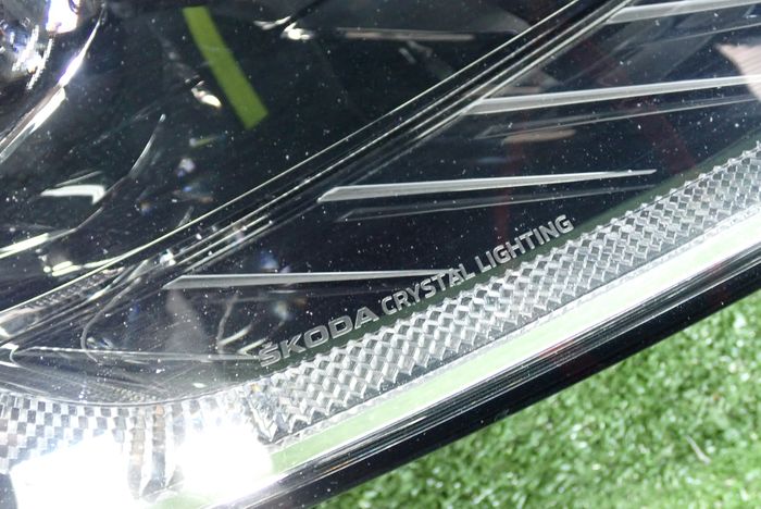SKODA OCTAVIA IV CRYSTAL LED 19- reflektor right light right 5E4941016A