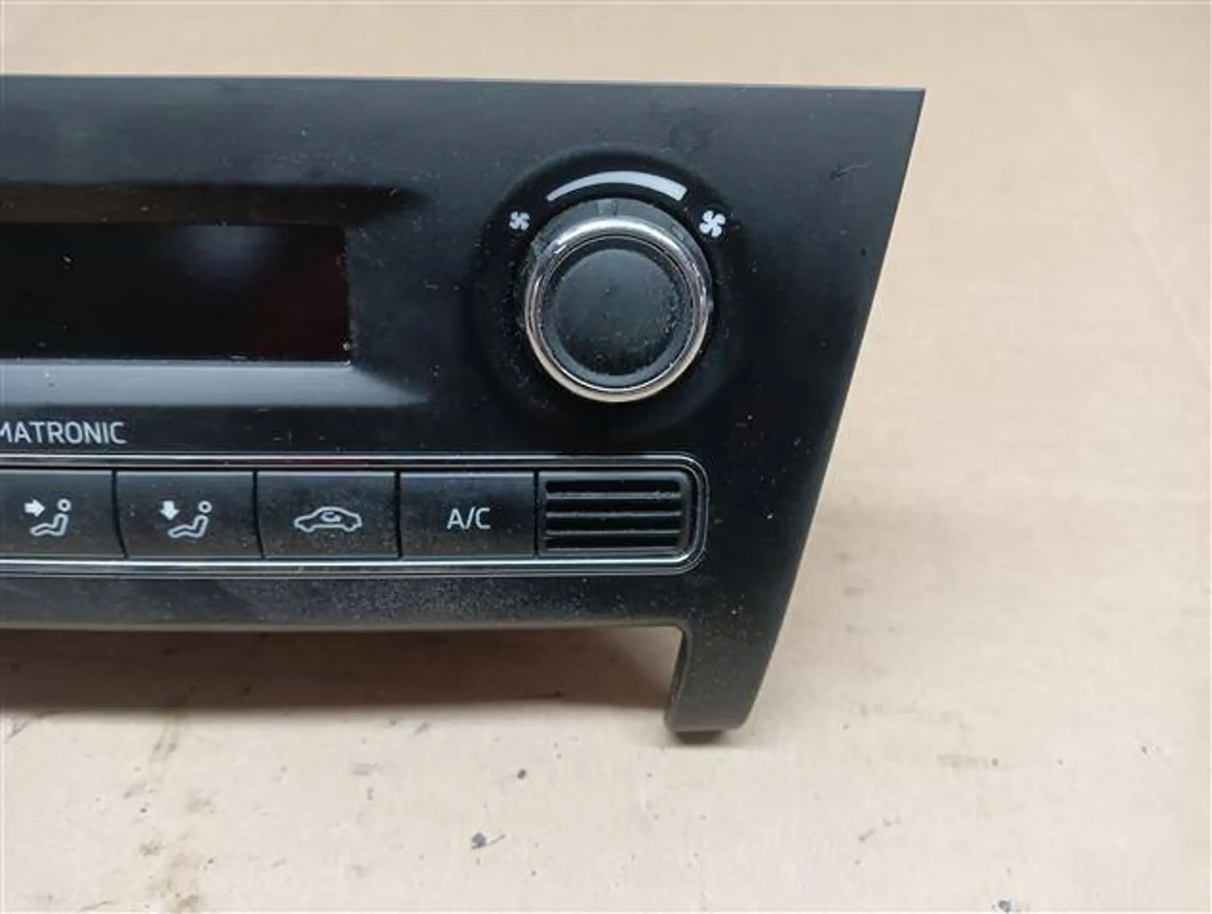 5JA907044 PANEL KLIMATYZACJI SKODA RAPID Producent części Skoda OE