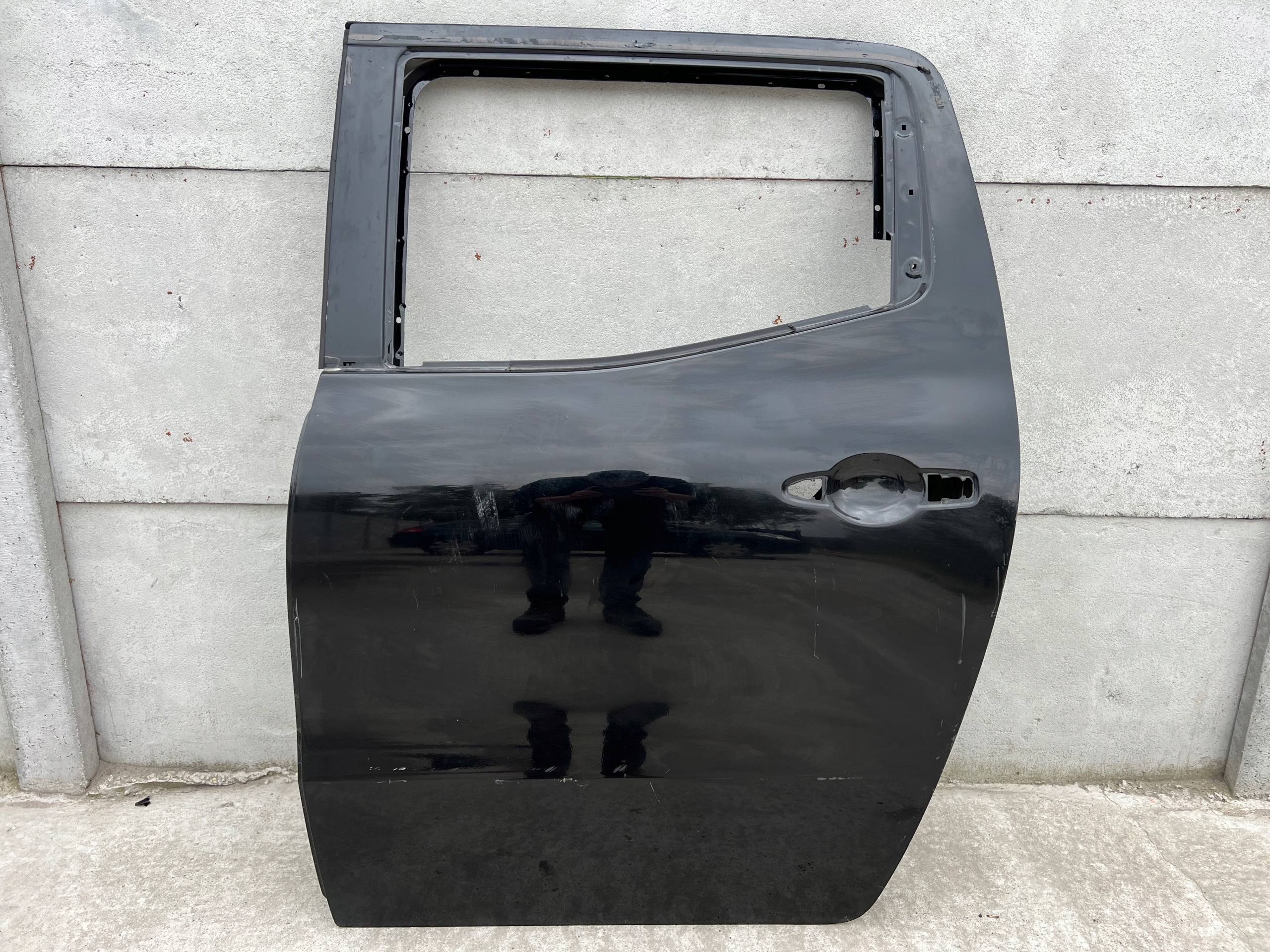 DRZWI MERCEDES XKLASA W470 X470 TYŁ LEWY