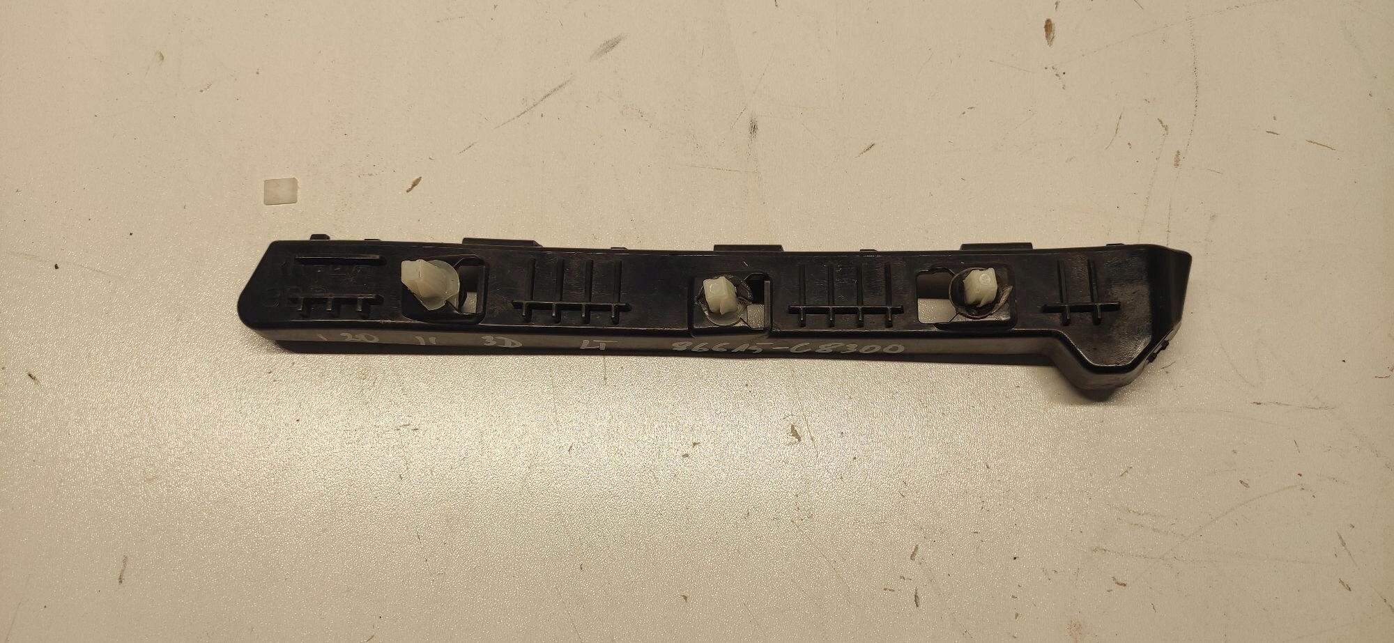 HYUNDAI I20 II 3D COUPE bumper bracket left rear part holder 86615-C8300