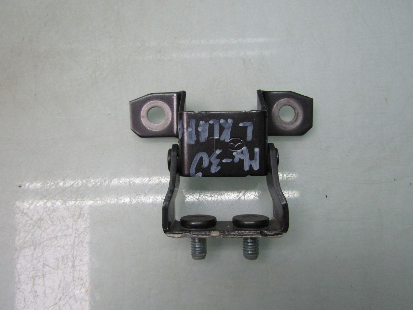 MAZDA MX-30 21R ZAWIAS LEWY KLAPY TYLNEJ TYŁ TYLNIEJ BAGAŻNIKA 46G