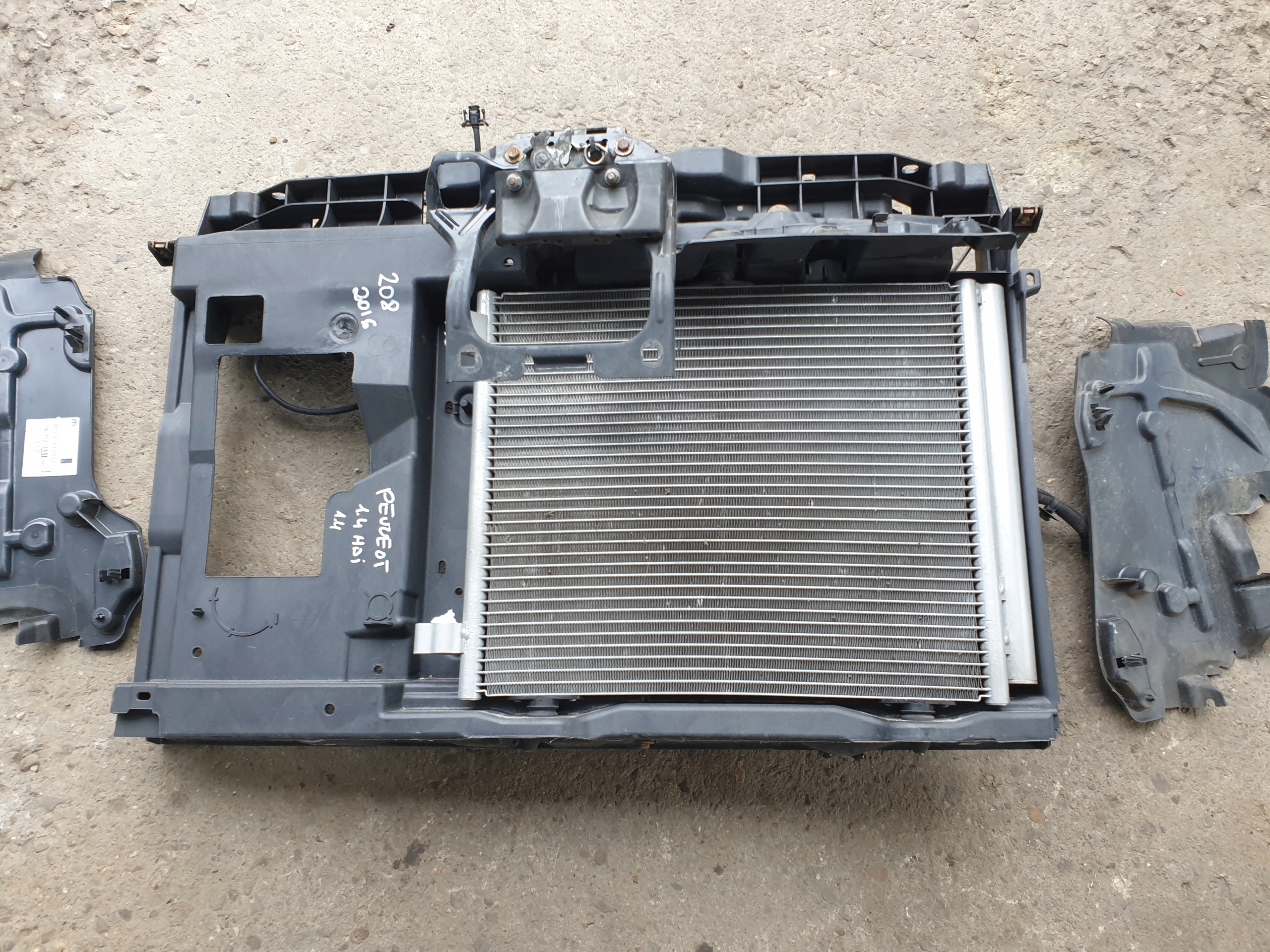 support panel for radiators radiator fan PEUGEOT 208 2013- 1.4 HDI