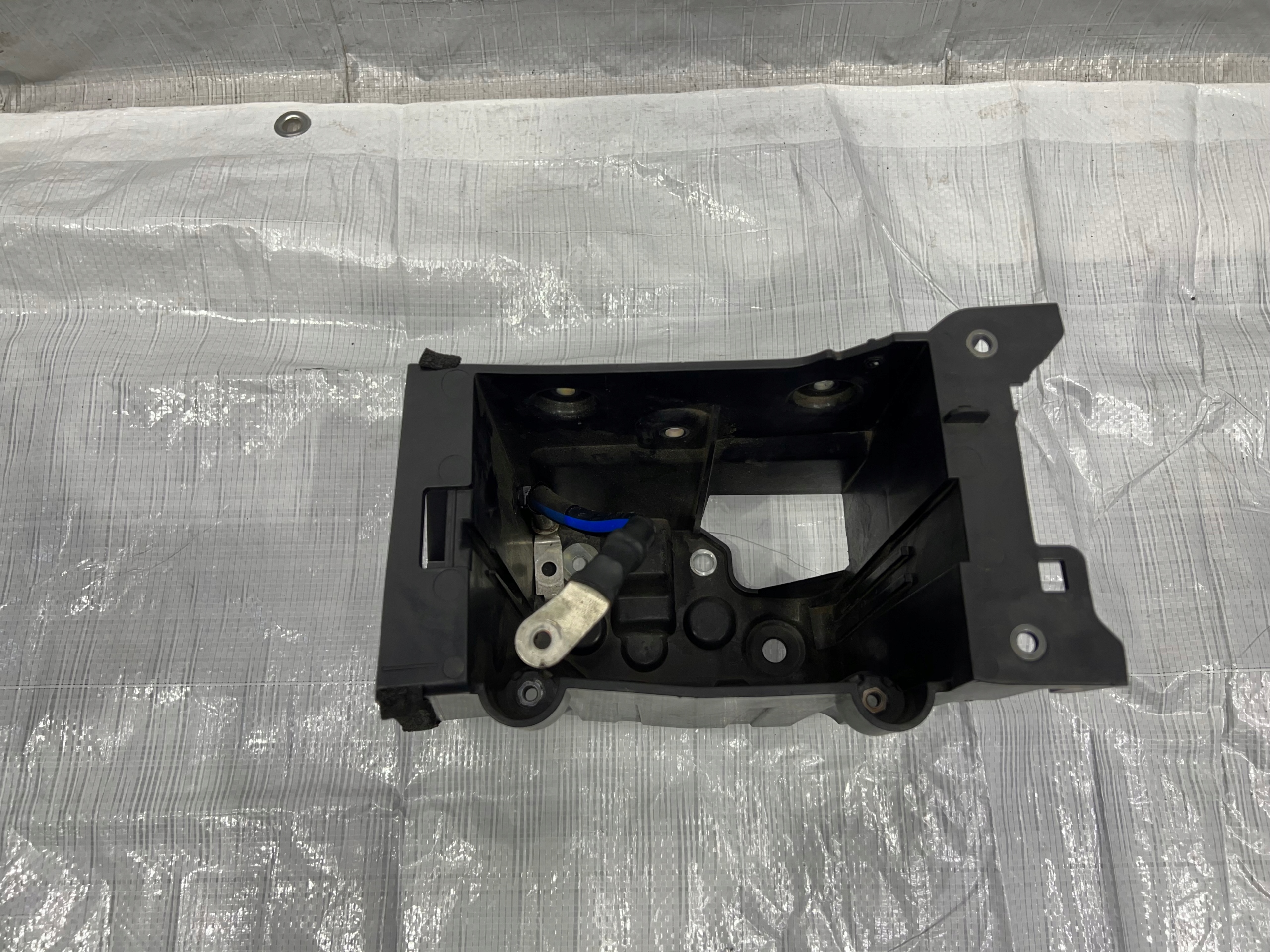 VOLVO XC60 II B4 корпус акумулятора 31652062