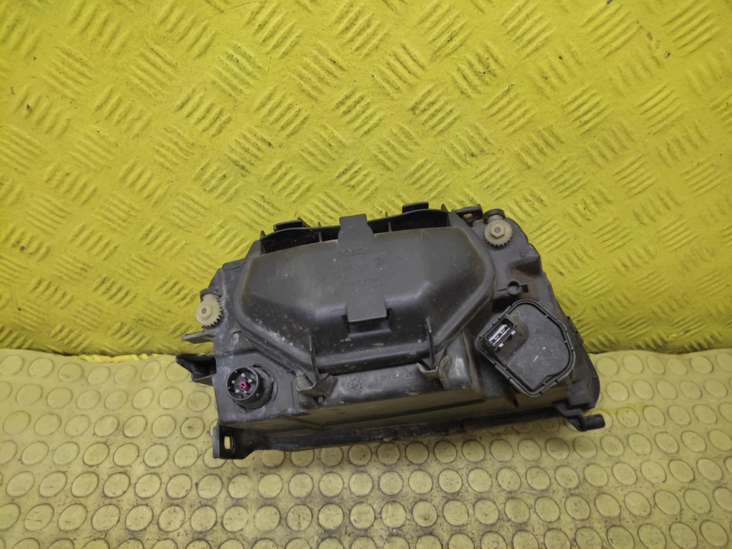 AUDI A4 B5 REFLEKTOR licht links vorne 8D0941003E