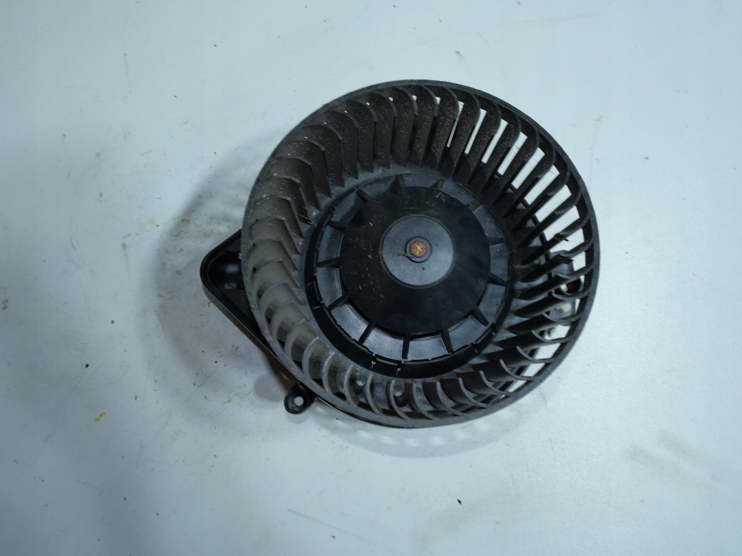 AUDI A4 B6 ventilátor topení tOPENÍ 8E1820021E