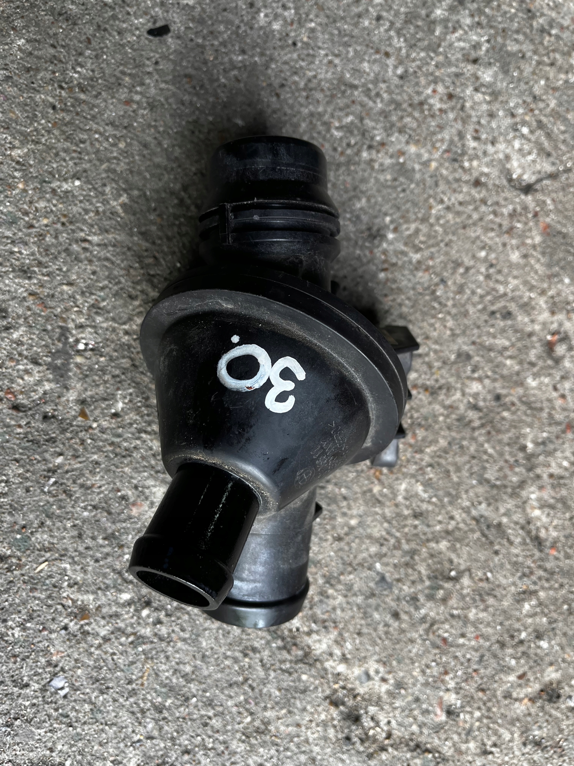 30 BMW N20 OBUDOWA TERMOSTATU TERMOSTAT 7633476