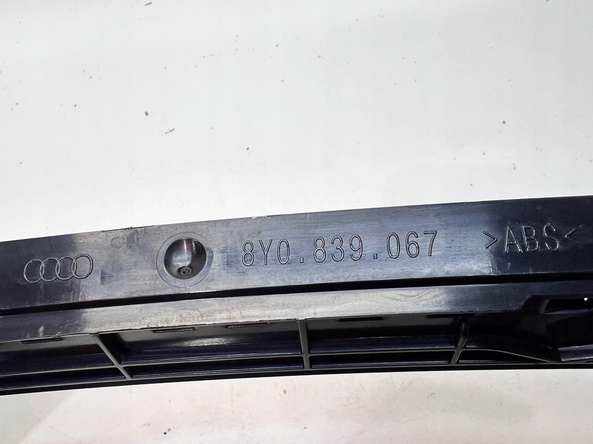 PROWADNICA windows left rear part AUDI A3 8Y 8Y0839067