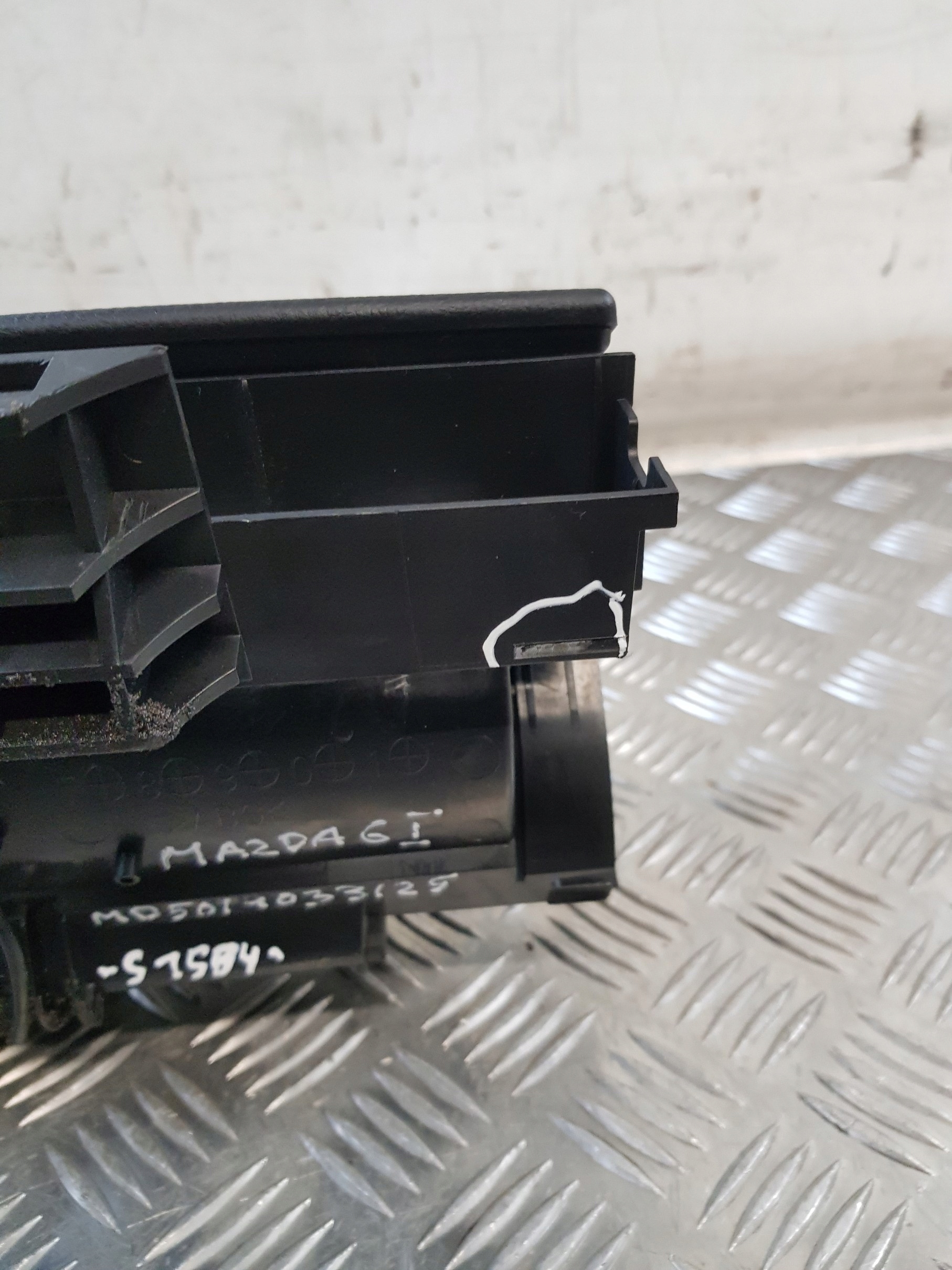 display navigation devices CNTM4290A MAZDA 6 and GG 02R