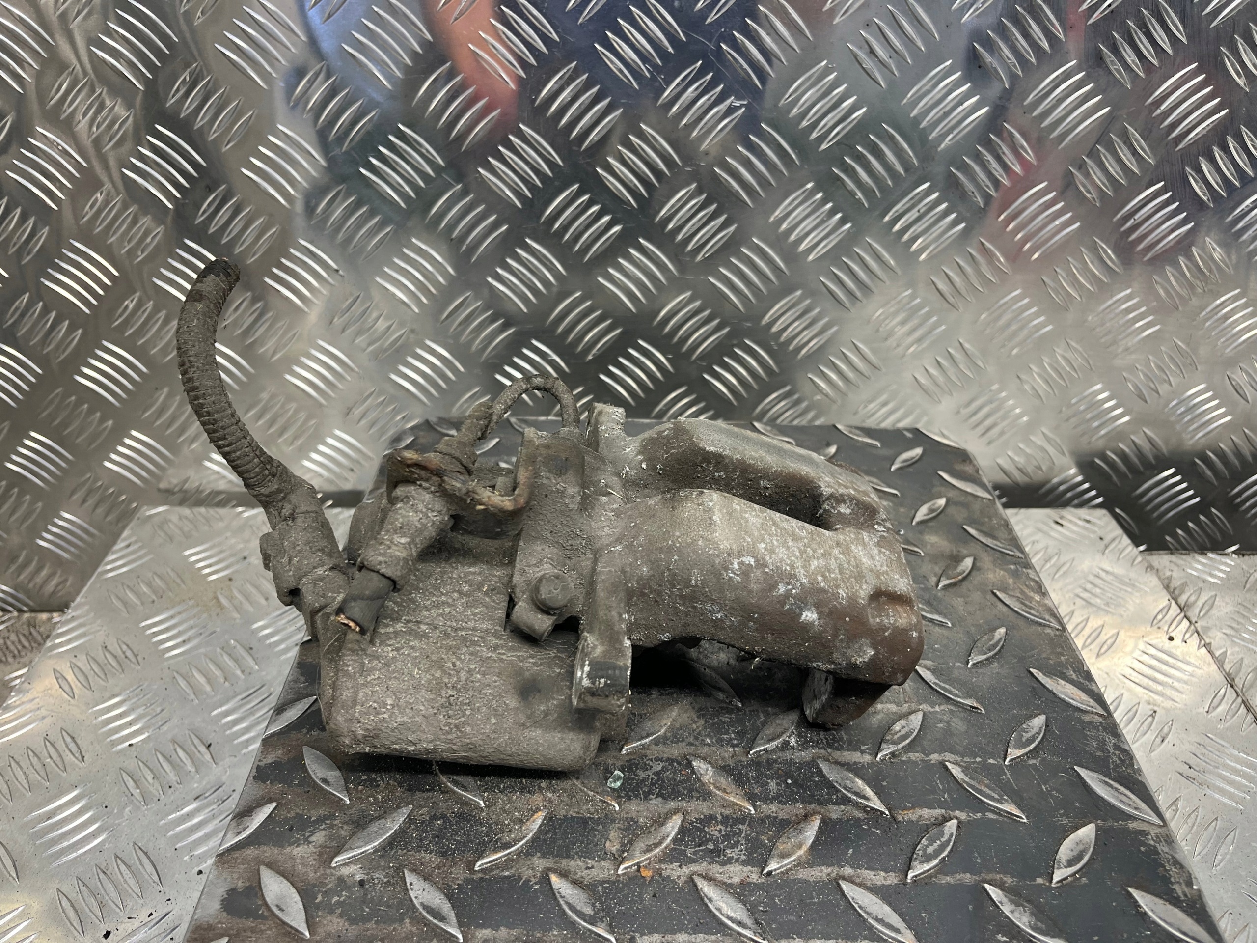 caliper brake right rear part rear VOLKSWAGEN PASSAT B6