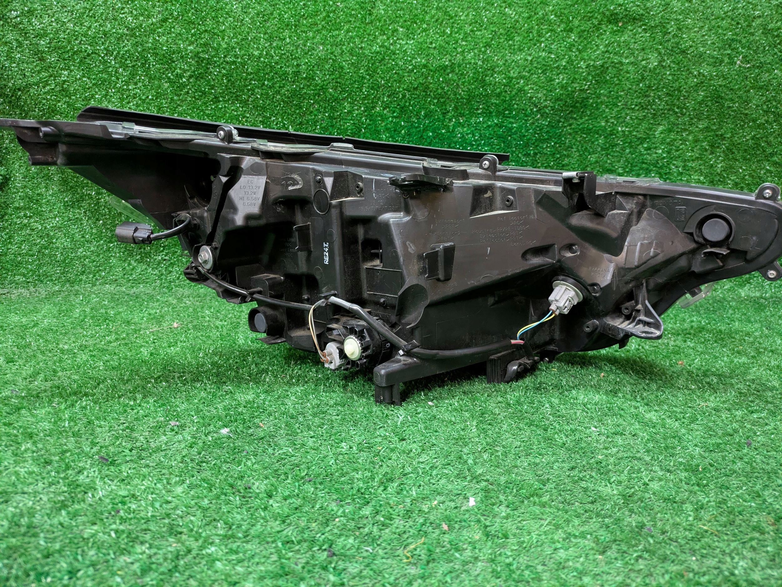 REFLEKTOR left front TOYOTA RAV4 V 18- FULL LED NR.R1070