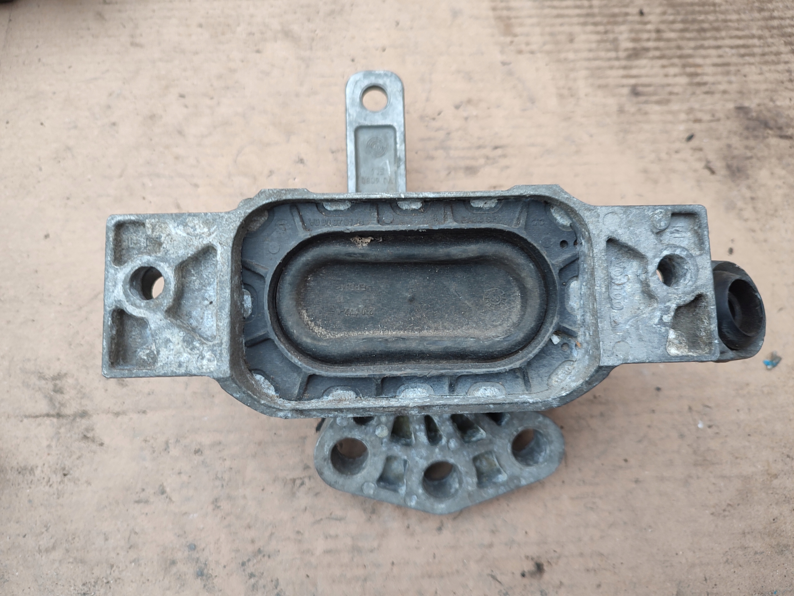 engine mount Opel Insignia A V06100
