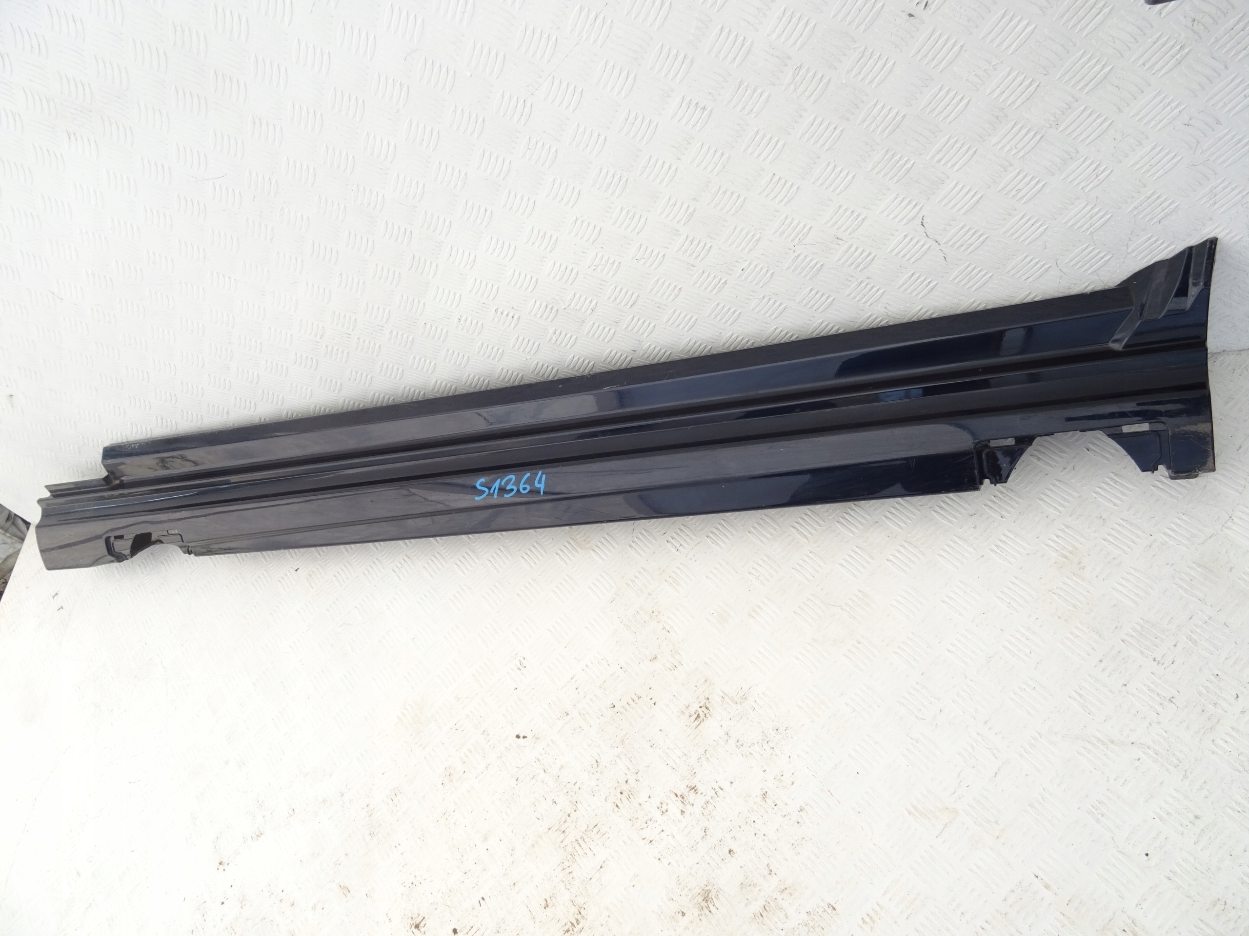 Range Rover Vogue Autobiography moulding left