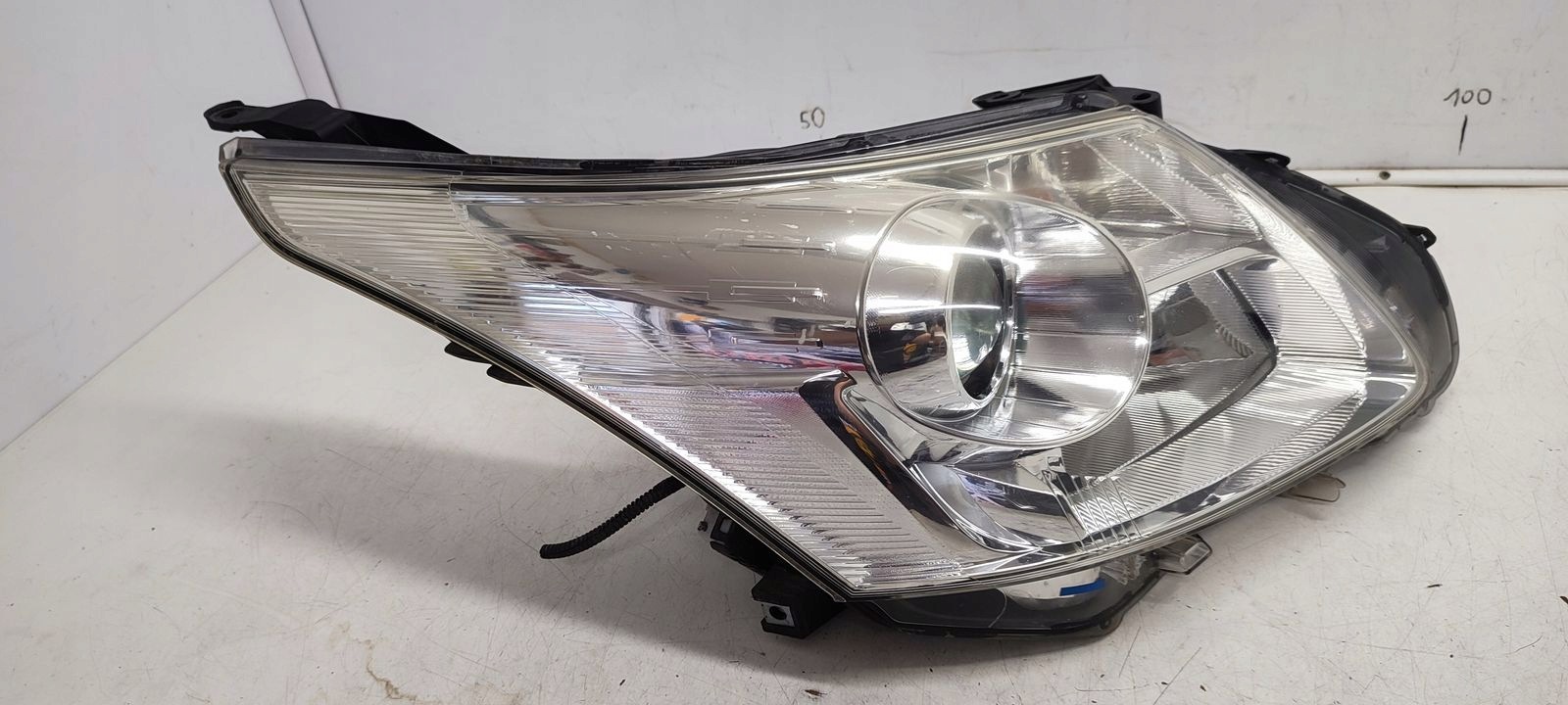 light front front right lens Toyota Avensis T27