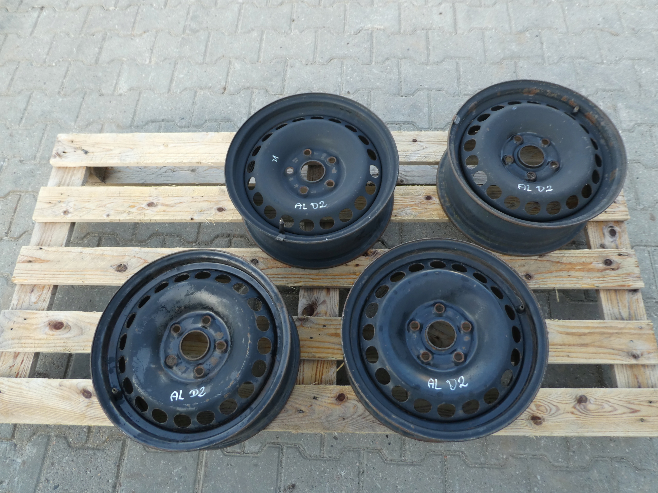 VW AUDI CERCHI Ferro 8D0601027