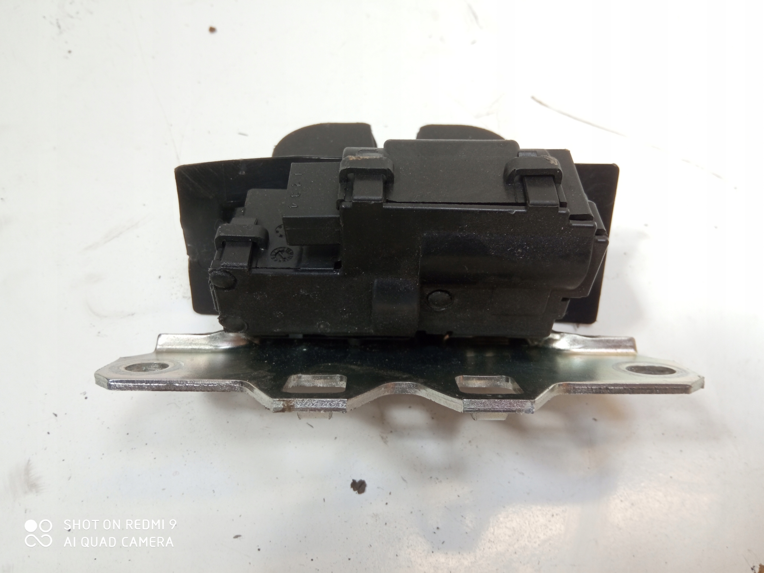 OPEL INSIGNIA A LIFT HB lock bonnet rear part
