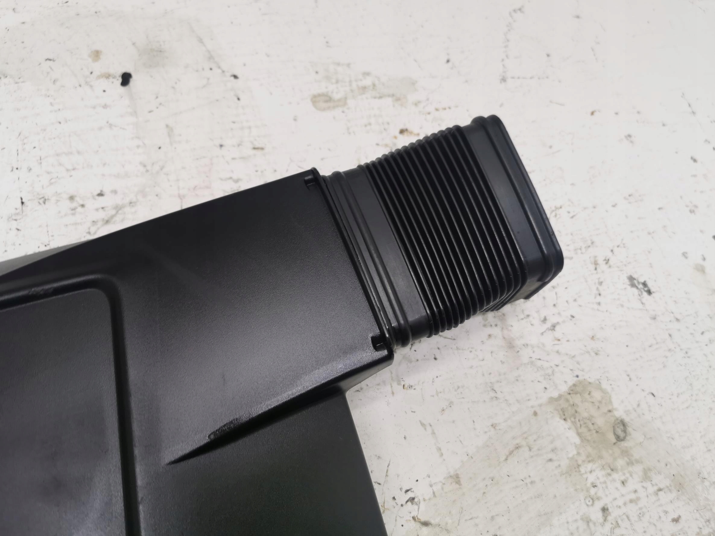 intake drain air BMW SERIA 3 E90 E91 7560918