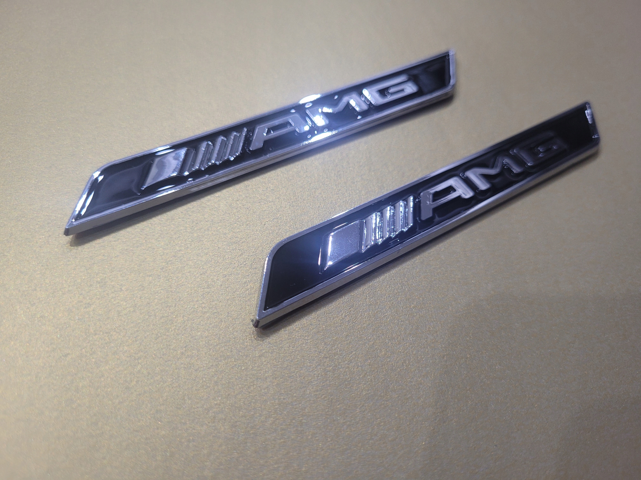 Emblemat AMG do Mercedes na błotnik Black Silver Marka Inna