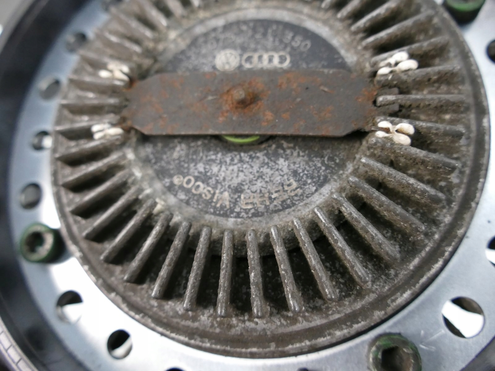 AUDI A8 D2 2.8 2.6 WISKOZA KVAČILO VENTILATOR 95R
