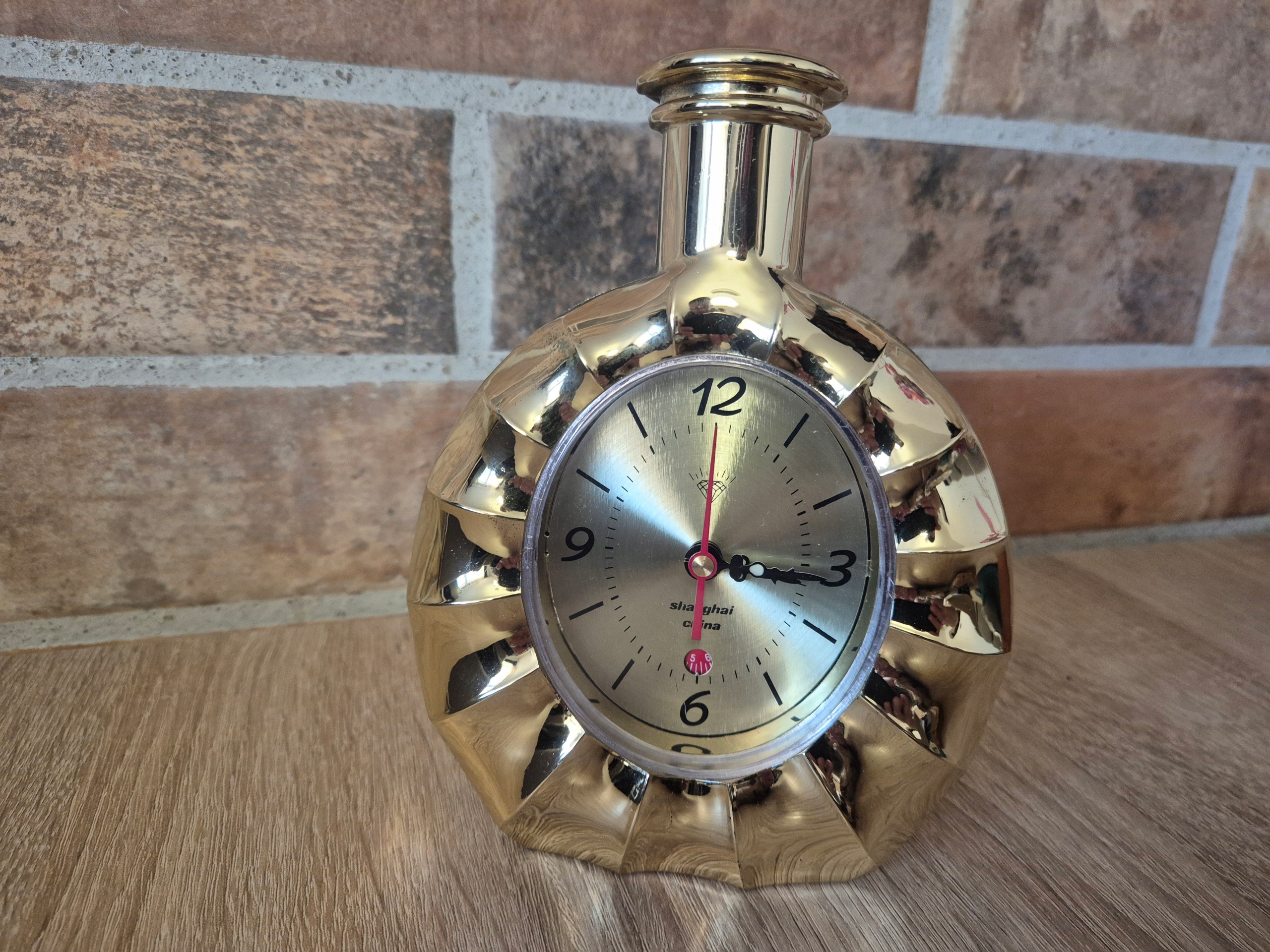 Старый будильник китайский Алмаз
