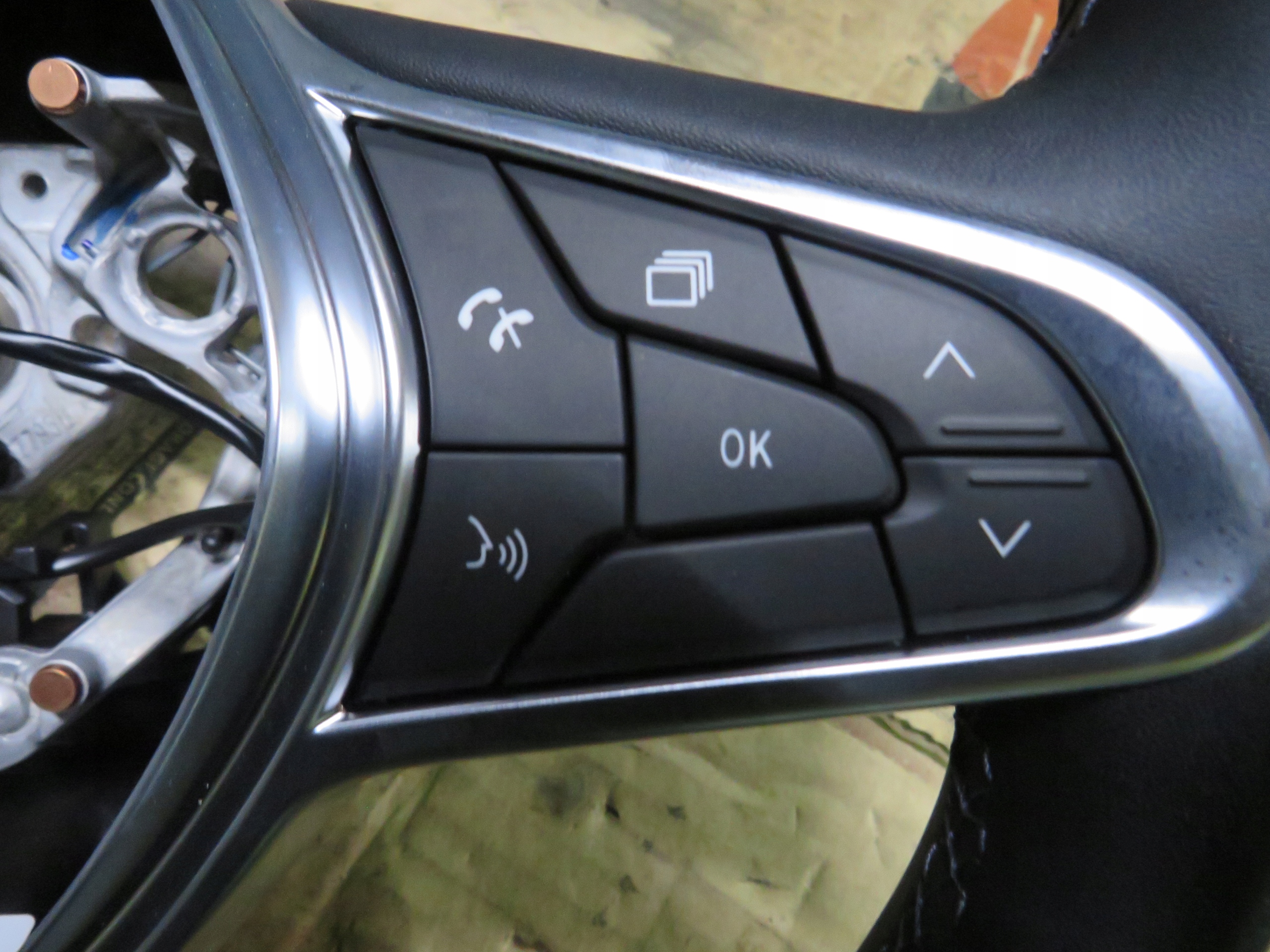 KIEROWNICA RENAULT TRAFIC IV 4 Producent części Renault OE