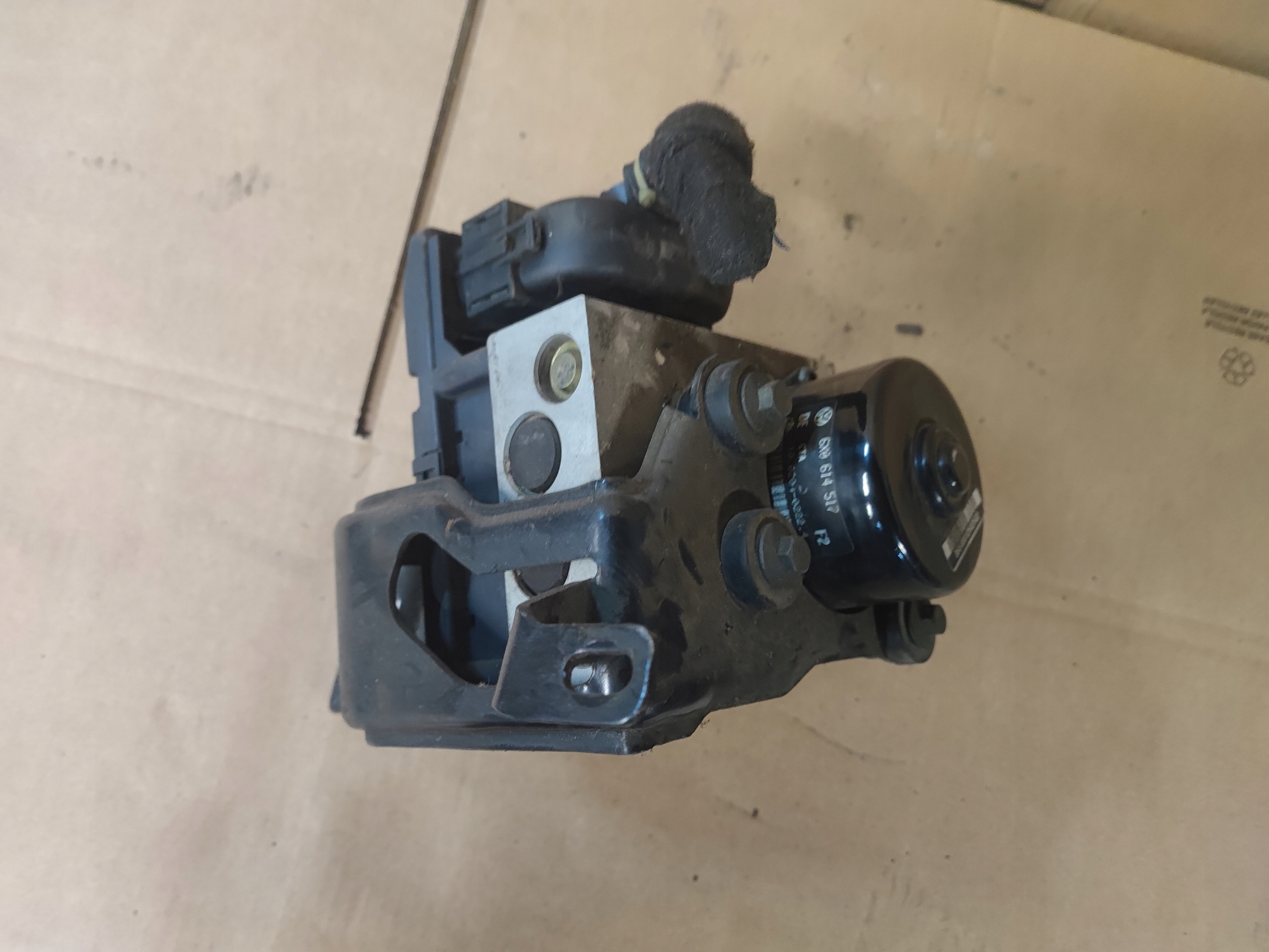 VW GOLF IV 4 BORA NEW BEETLE A3 8L pump ABS control unit 6X0614517 1C0907379