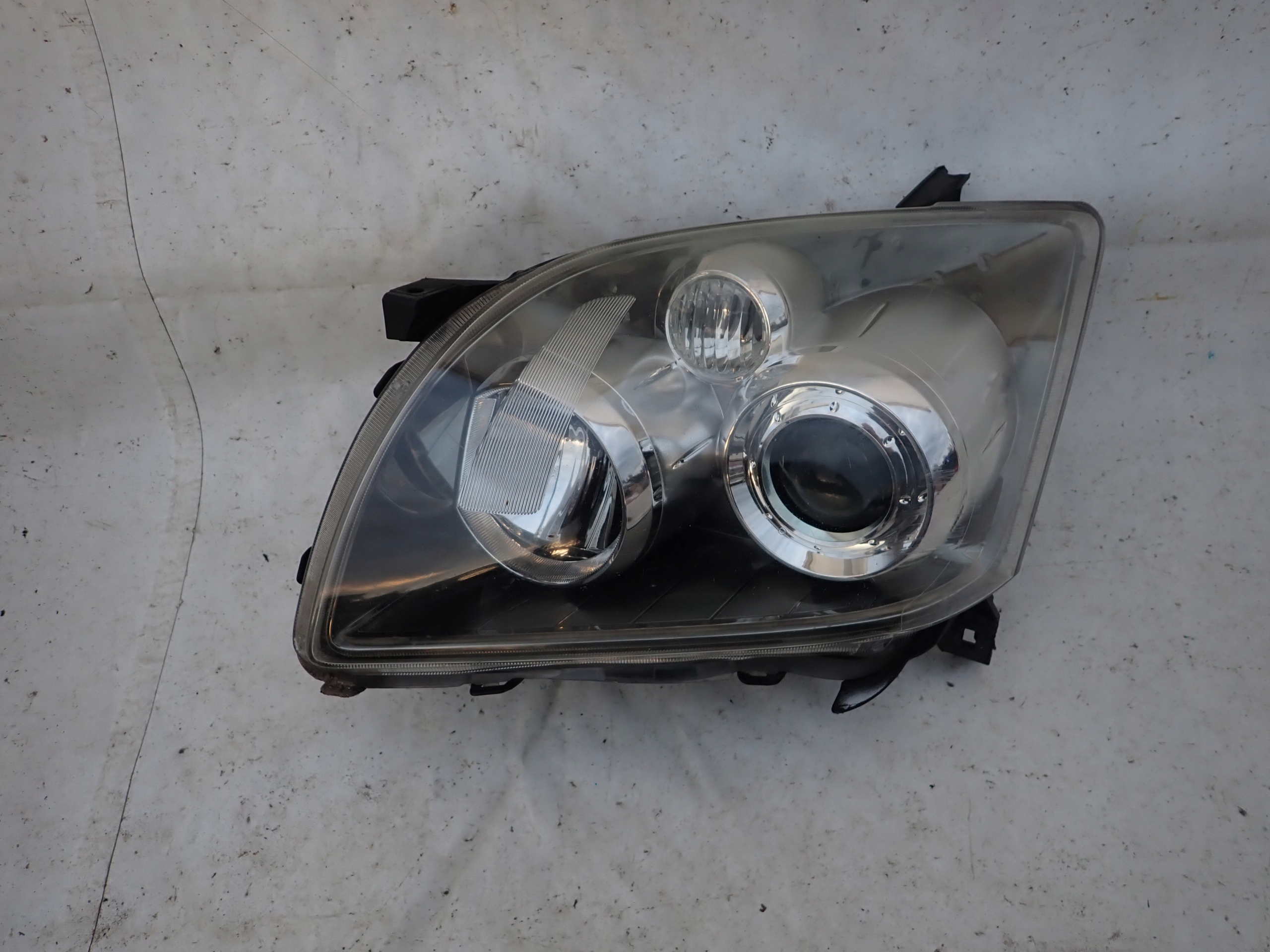 TOYOTA AVENSIS T25 LIFT 06-09 LAMPA LEWA PRZÓD