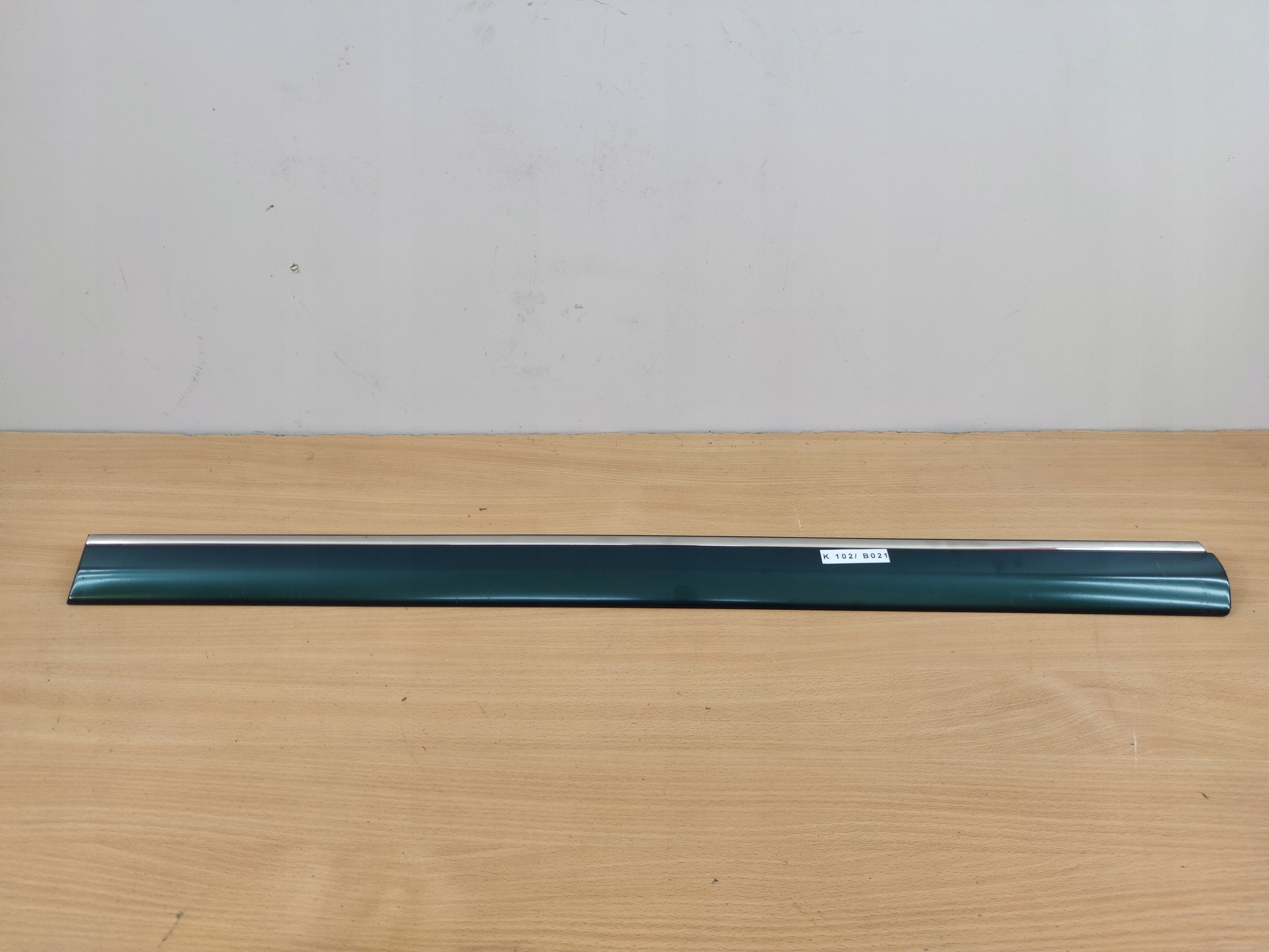 MERCEDES E-KLASA 210 left moulding door front CHROM