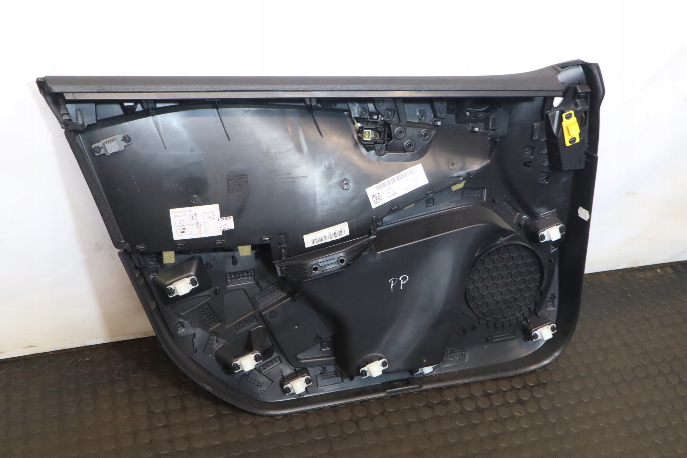 дверные карты правый передний volvo V40 II РЕСТАЙЛИНГ 2.0D2
