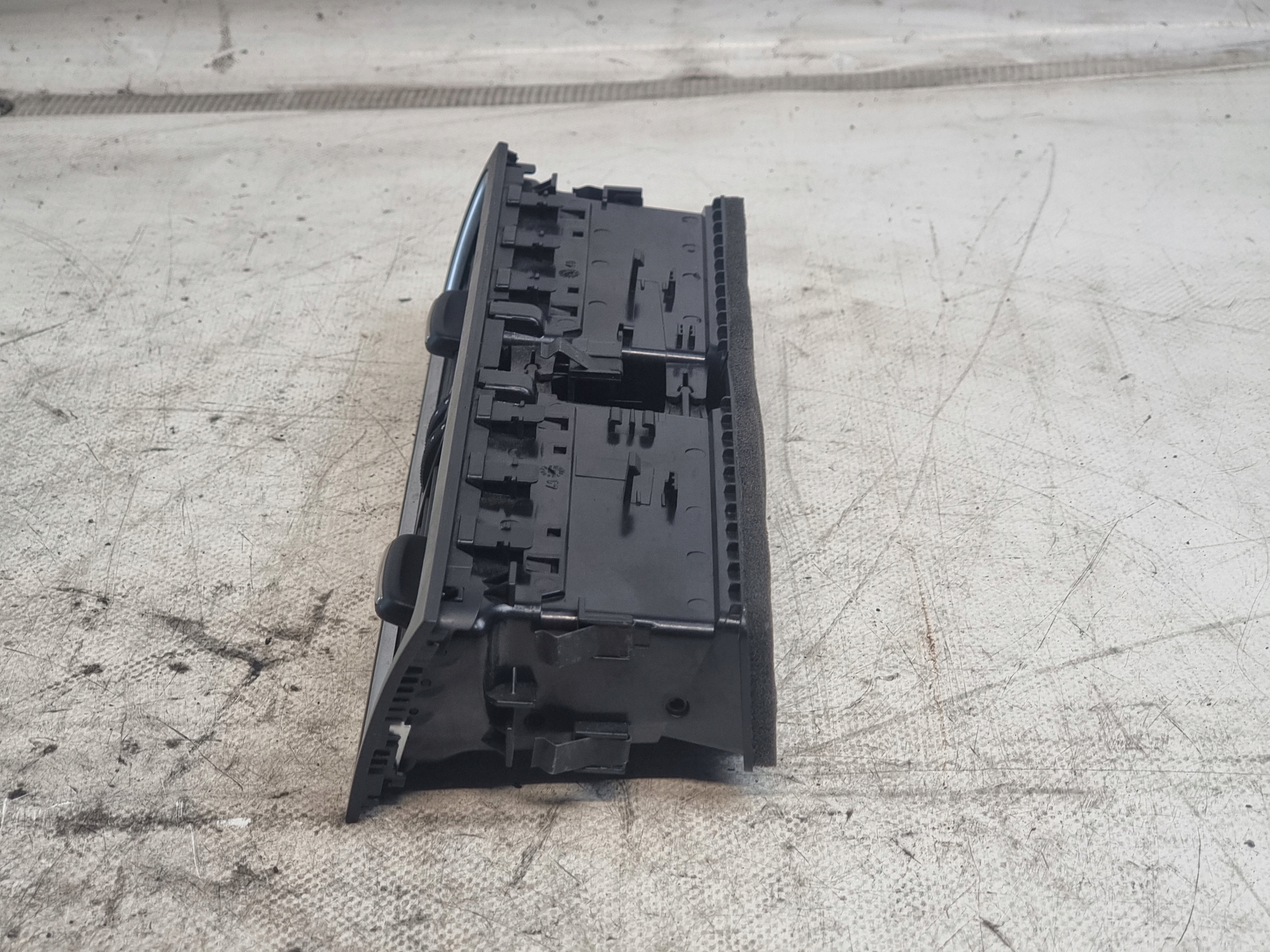 grid air conditioning devices central OE 8T2820951B AUDI A4 B8 ANGLIK 08r
