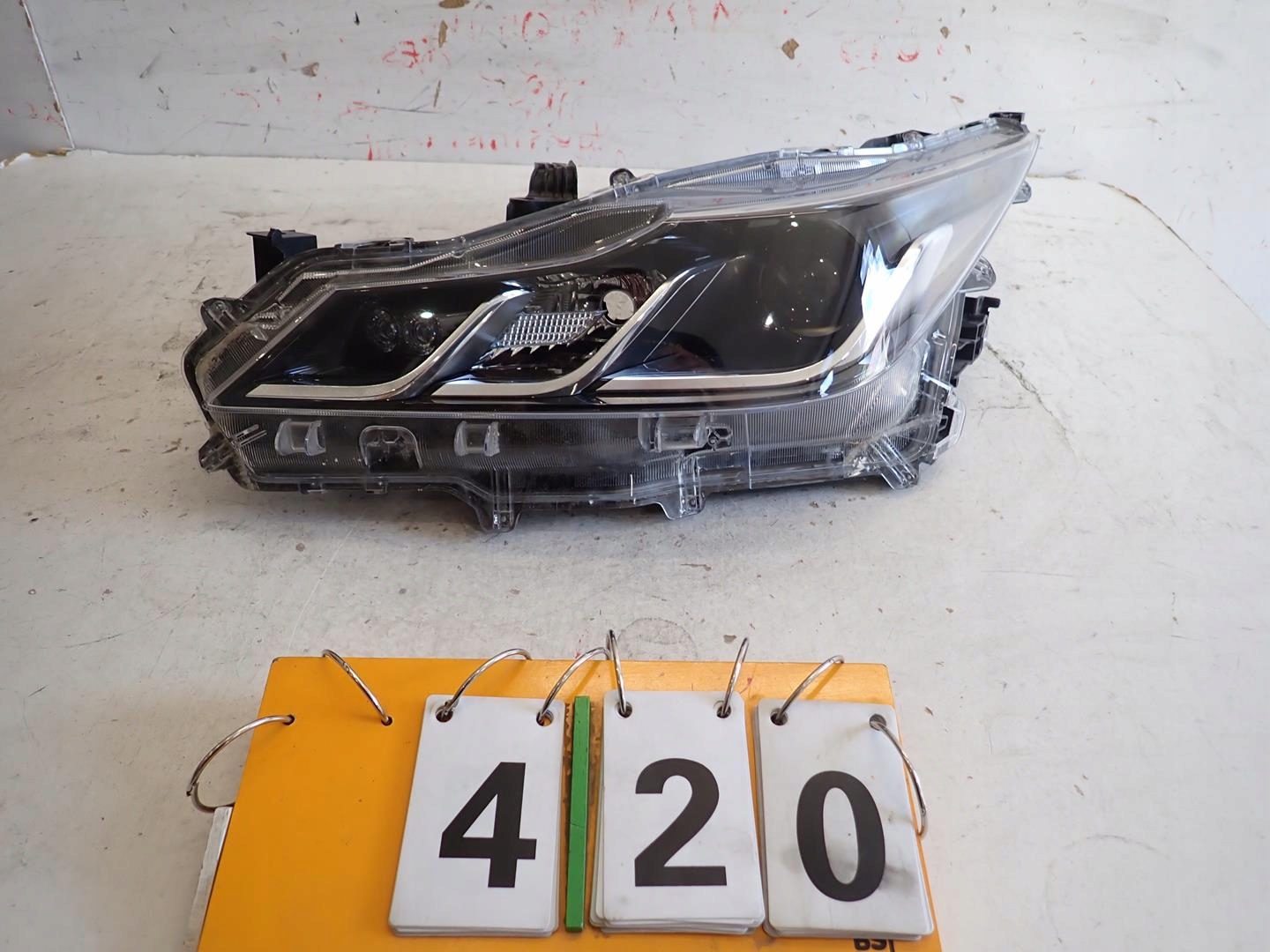 light front front left TOYOTA COROLLA E21 2019- sedan 81150-02T31
