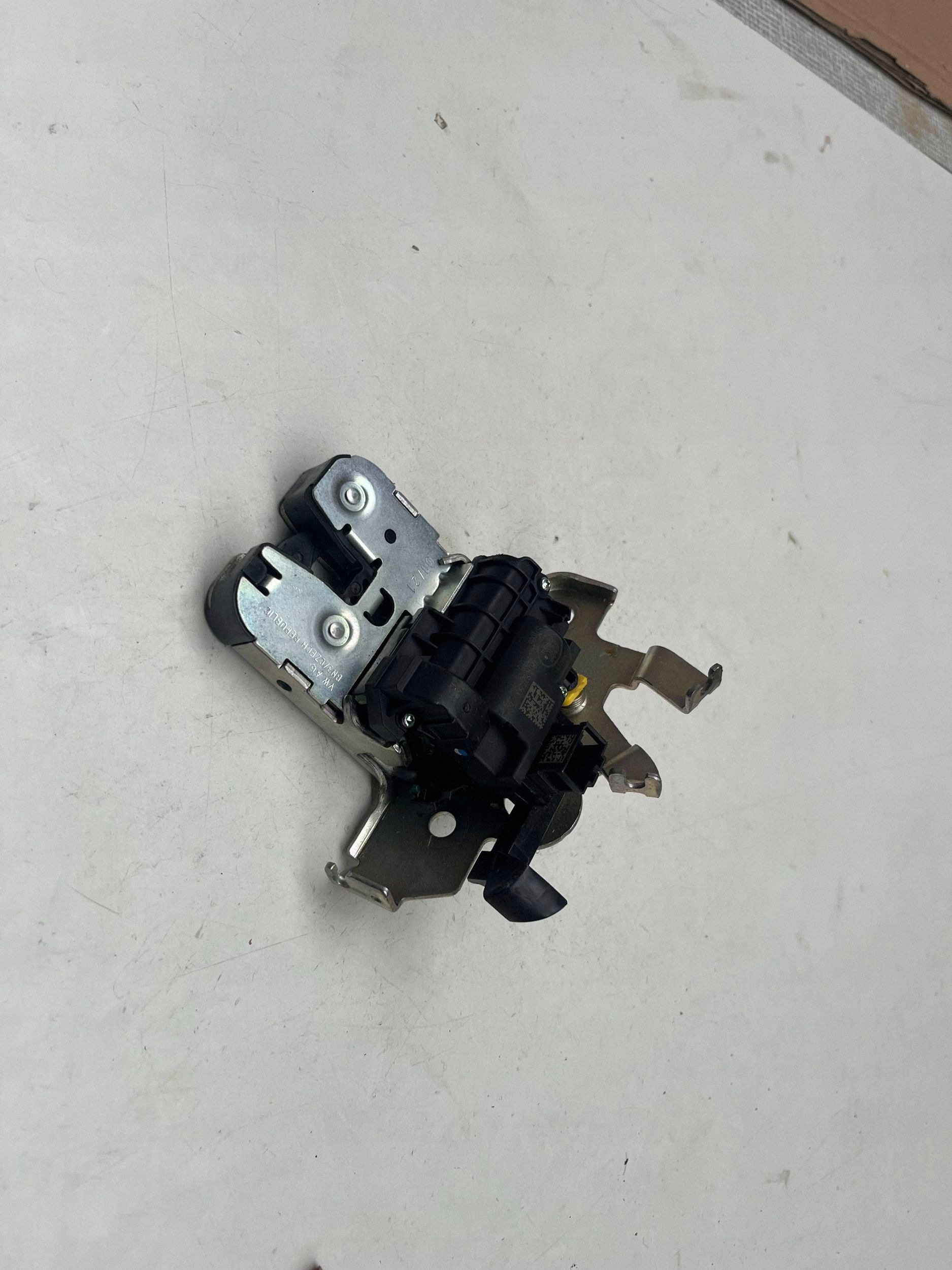 lock bonnet boot AUDI Q2 - 81A827506 @M