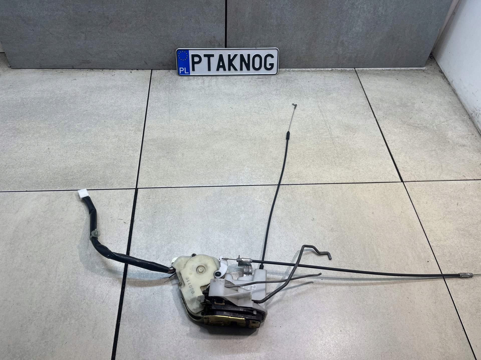 lock door left front 3PIN MAZDA MPV 2.0 D