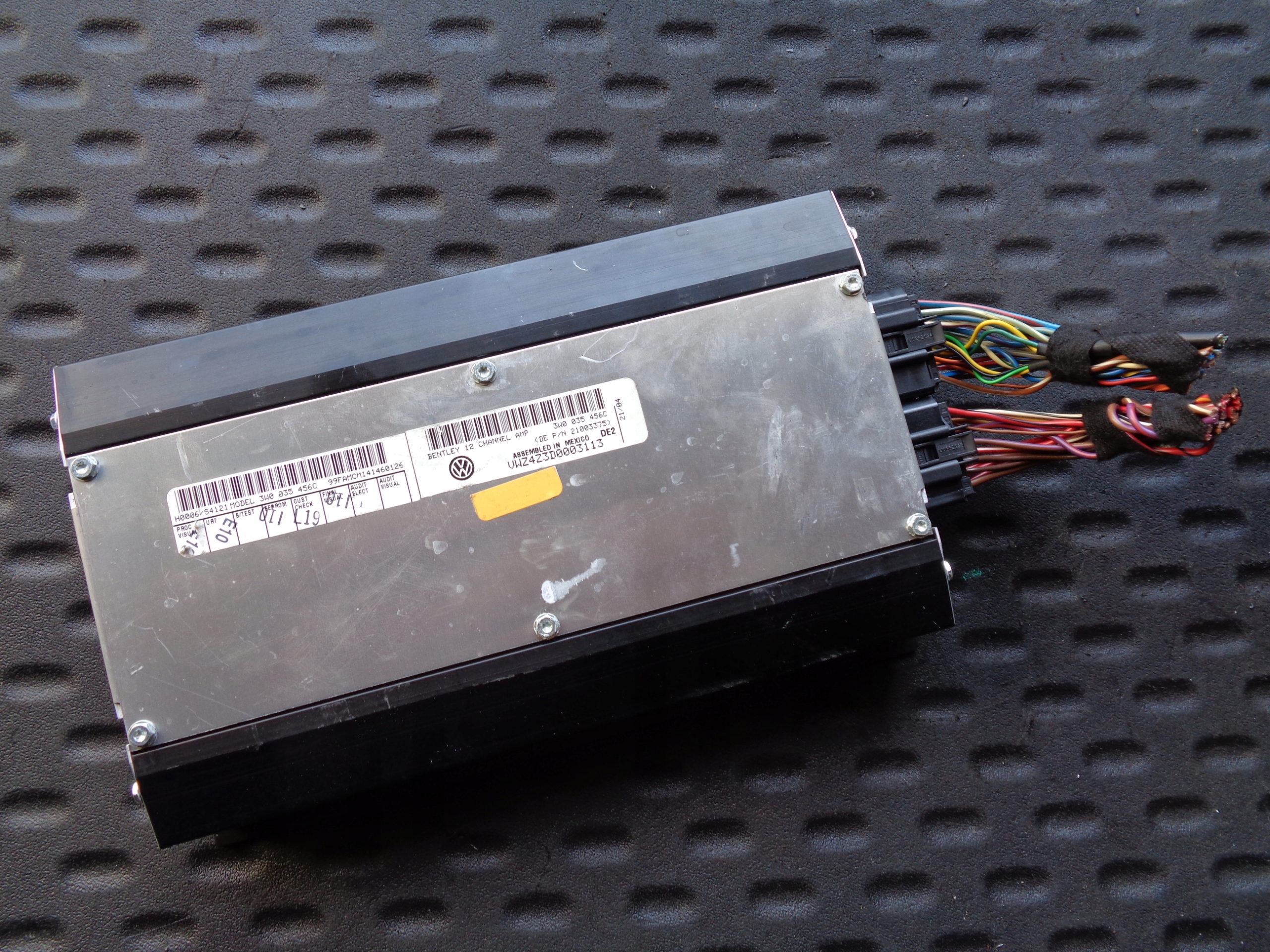 WZMACNIACZ BENTLEY CONTINENTAL 3W0035456C