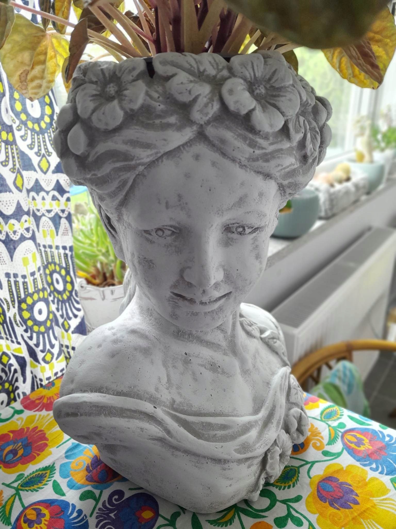 Doniczka osłonka betonowa Kobieta Głowa Popiersie Kod producenta 006