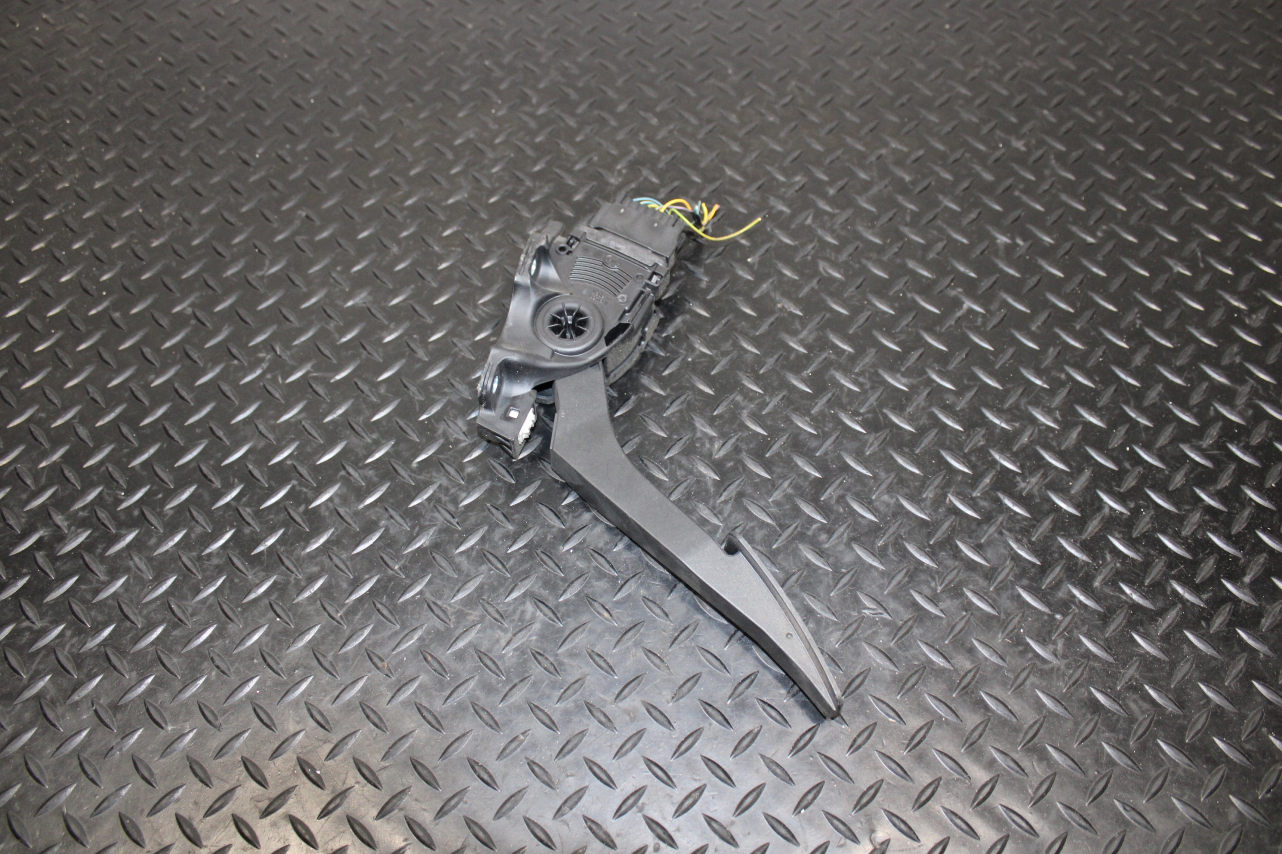 accelerator pedal LAND ROVER EVOQUE L538 EJ32-9F836-AA