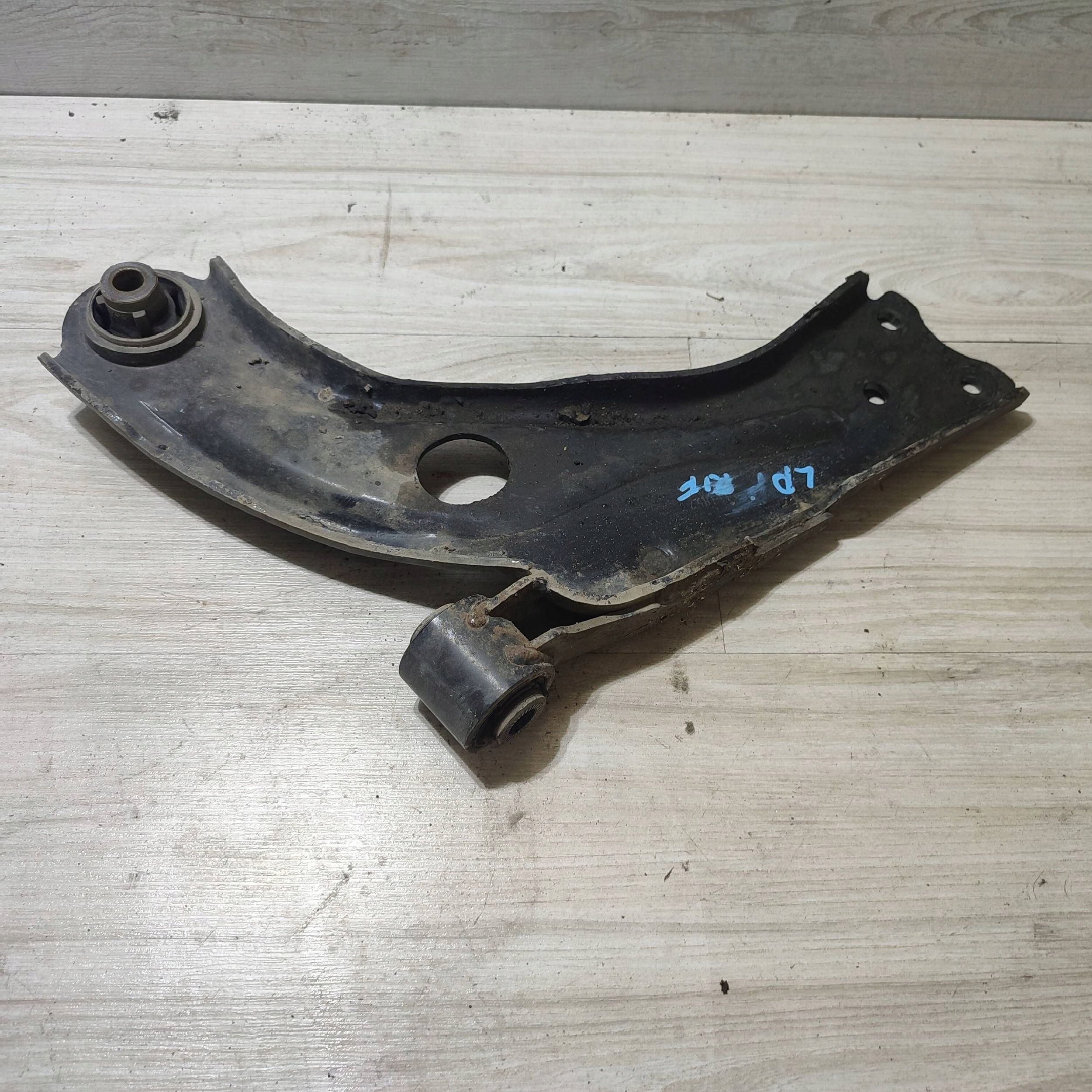 arm front front side left Peugeot Rifter