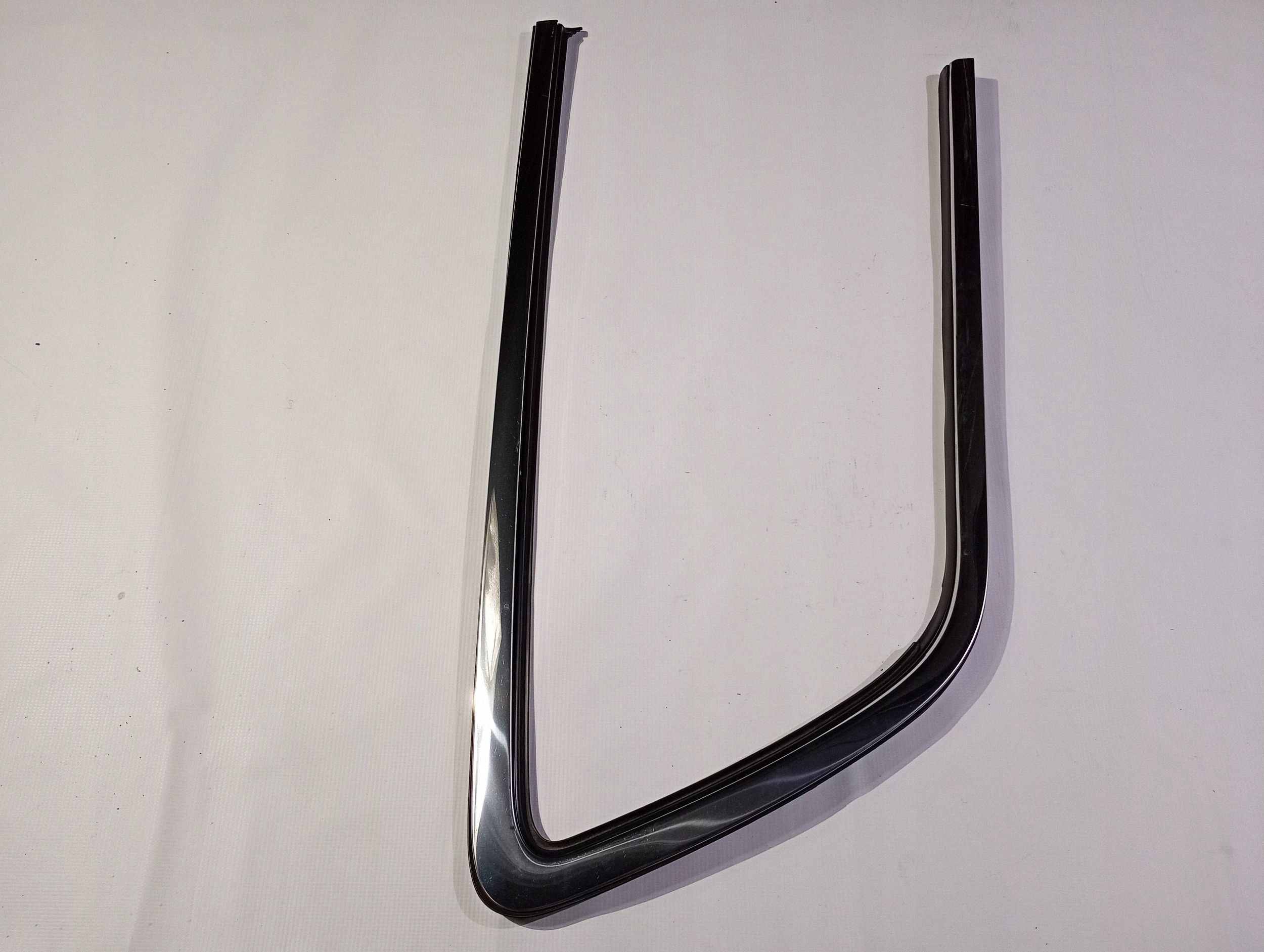 moulding frame Chrom windows right rear part Chrysler Pacifica 2021